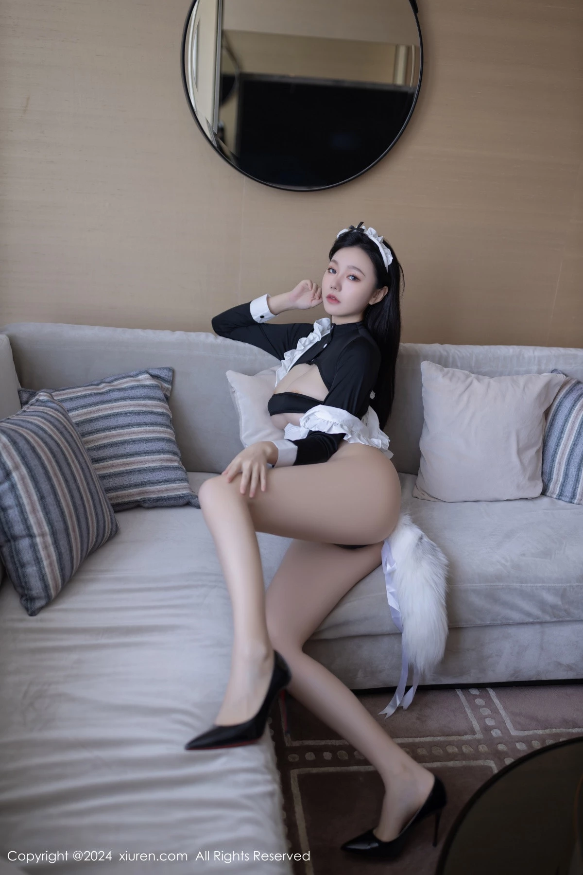 [[XiuRen秀人网]秀人网]No.8720_模特安然anran性感黑色女仆服饰配黑丝裤袜秀柔美身段诱惑写真80P