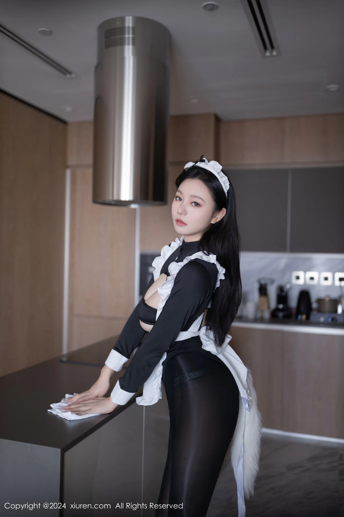 [[XiuRen秀人网]秀人网]No.8720_模特安然anran性感黑色女仆服饰配黑丝裤袜秀柔美身段诱惑写真80P