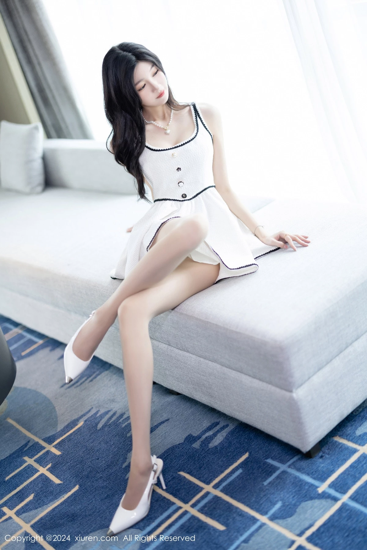 [[XiuRen秀人网]秀人网]No.8861_模特程程程私房性感白色连衣短裙配白色丝袜秀曼妙身姿迷人写真83P