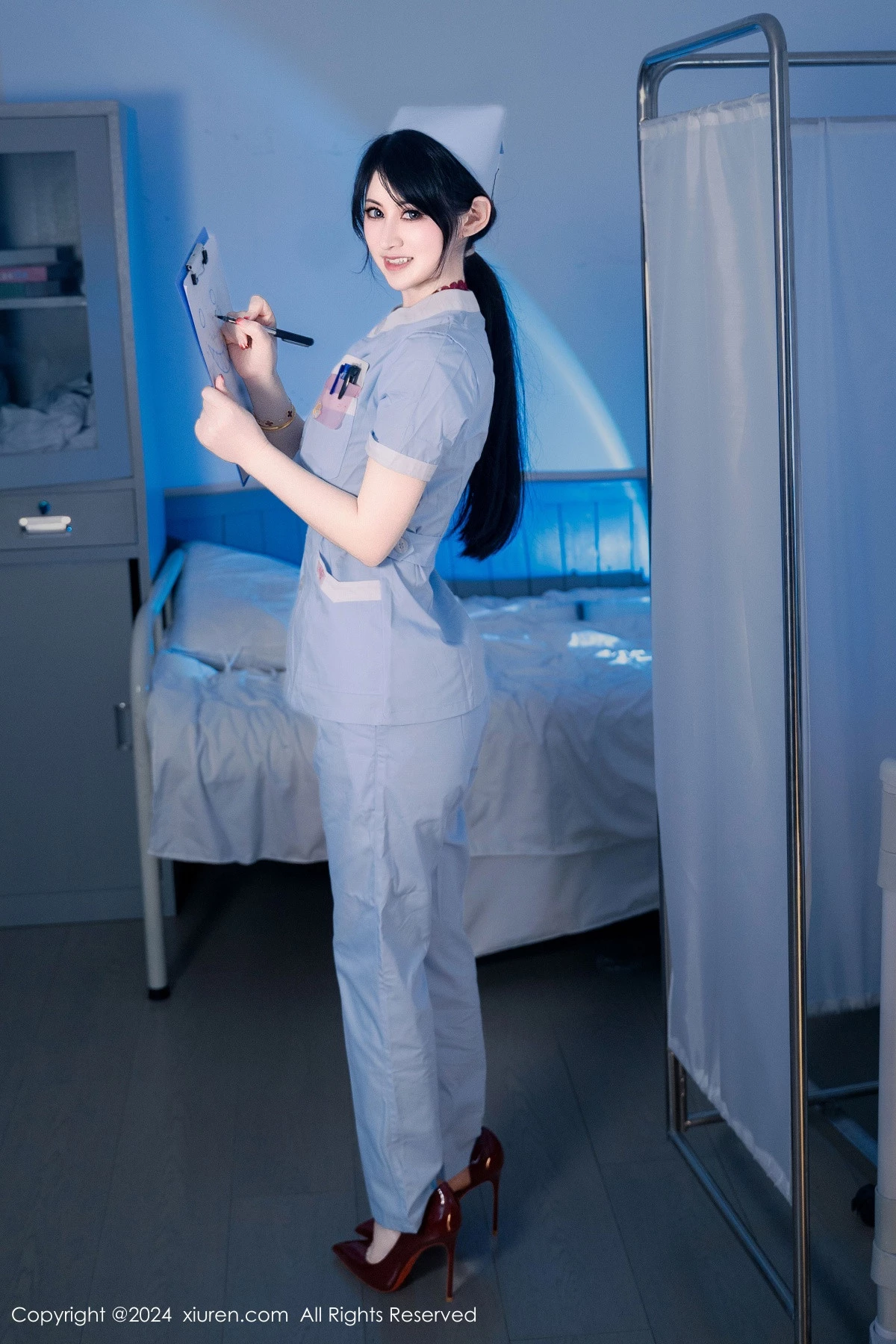 [[XiuRen秀人网]秀人网]No.8859_模特诗诗kiki性感灰色护士服露红色蕾丝内衣秀丰满身材诱惑写真114P