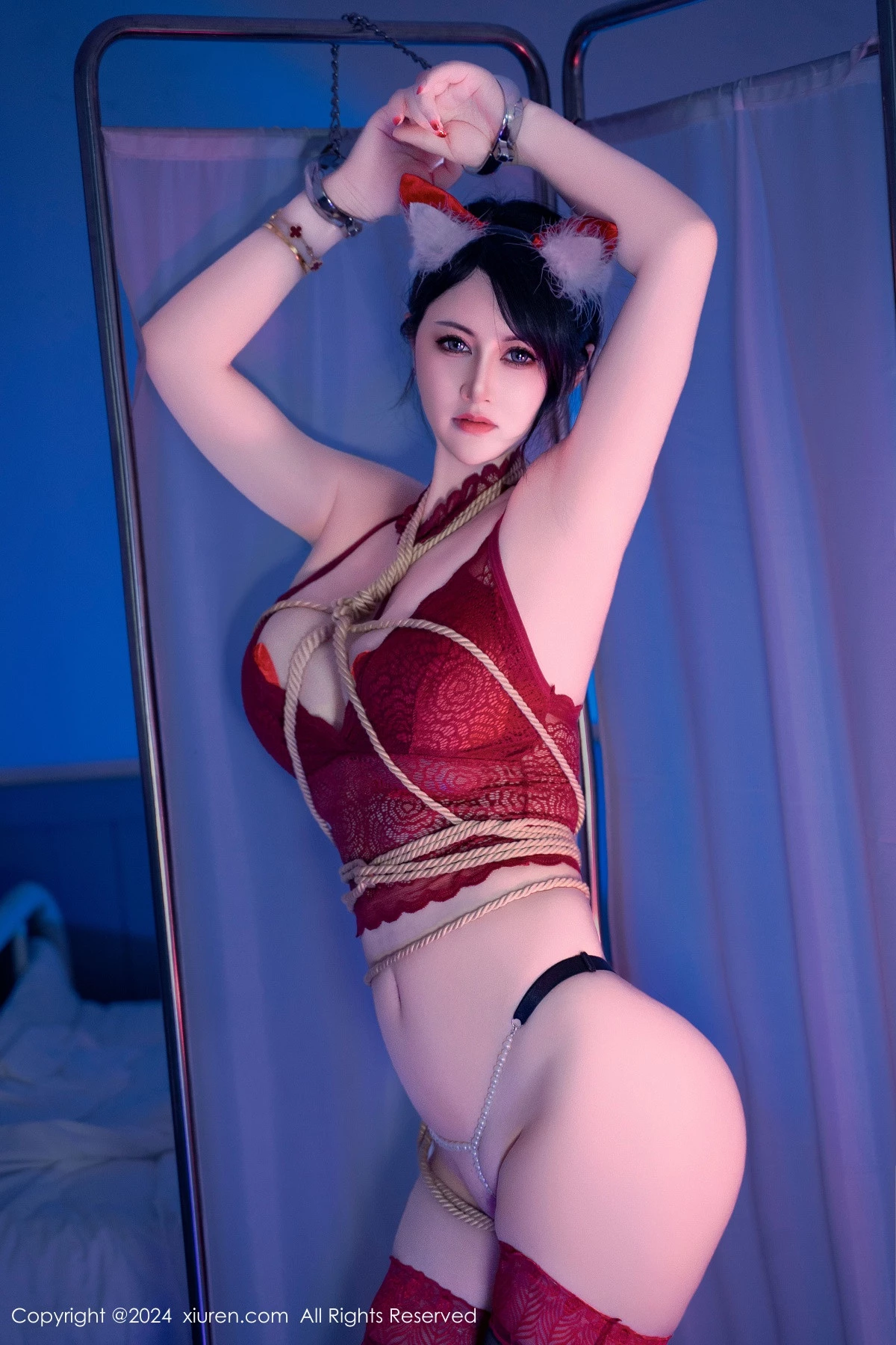 [[XiuRen秀人网]秀人网]No.8859_模特诗诗kiki性感灰色护士服露红色蕾丝内衣秀丰满身材诱惑写真114P