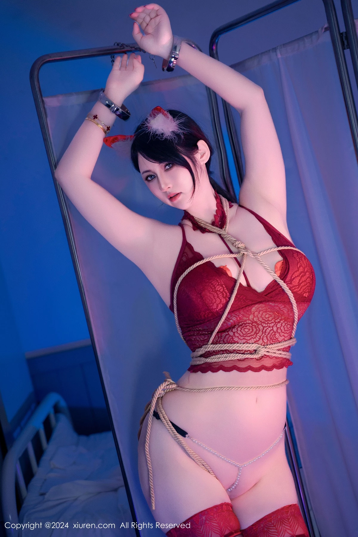 [[XiuRen秀人网]秀人网]No.8859_模特诗诗kiki性感灰色护士服露红色蕾丝内衣秀丰满身材诱惑写真114P
