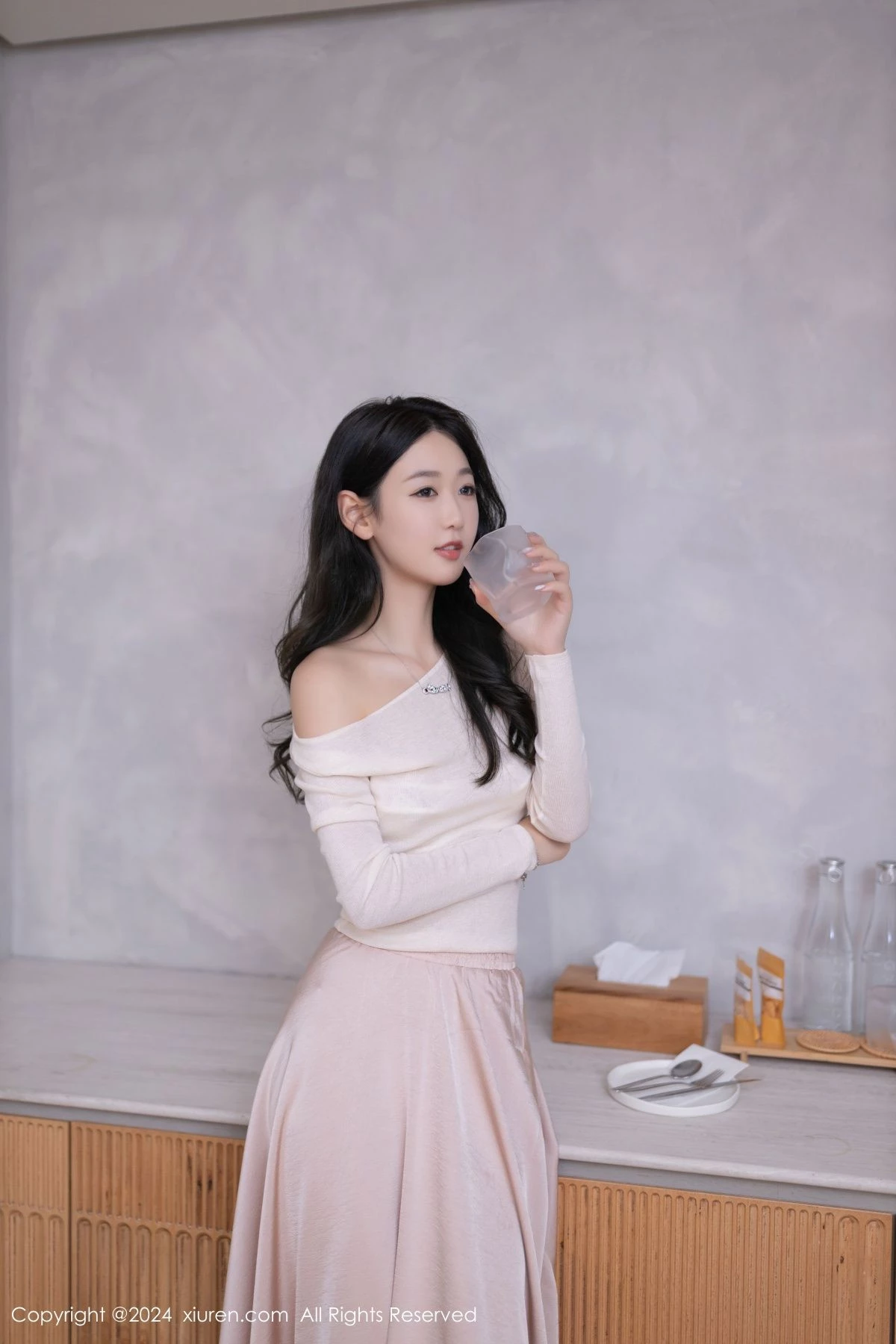 [[XiuRen秀人网]秀人网]No.8862_模特唐安琪性感白色蕾丝内衣配开档肉丝秀曼妙身姿撩人诱惑写真80P