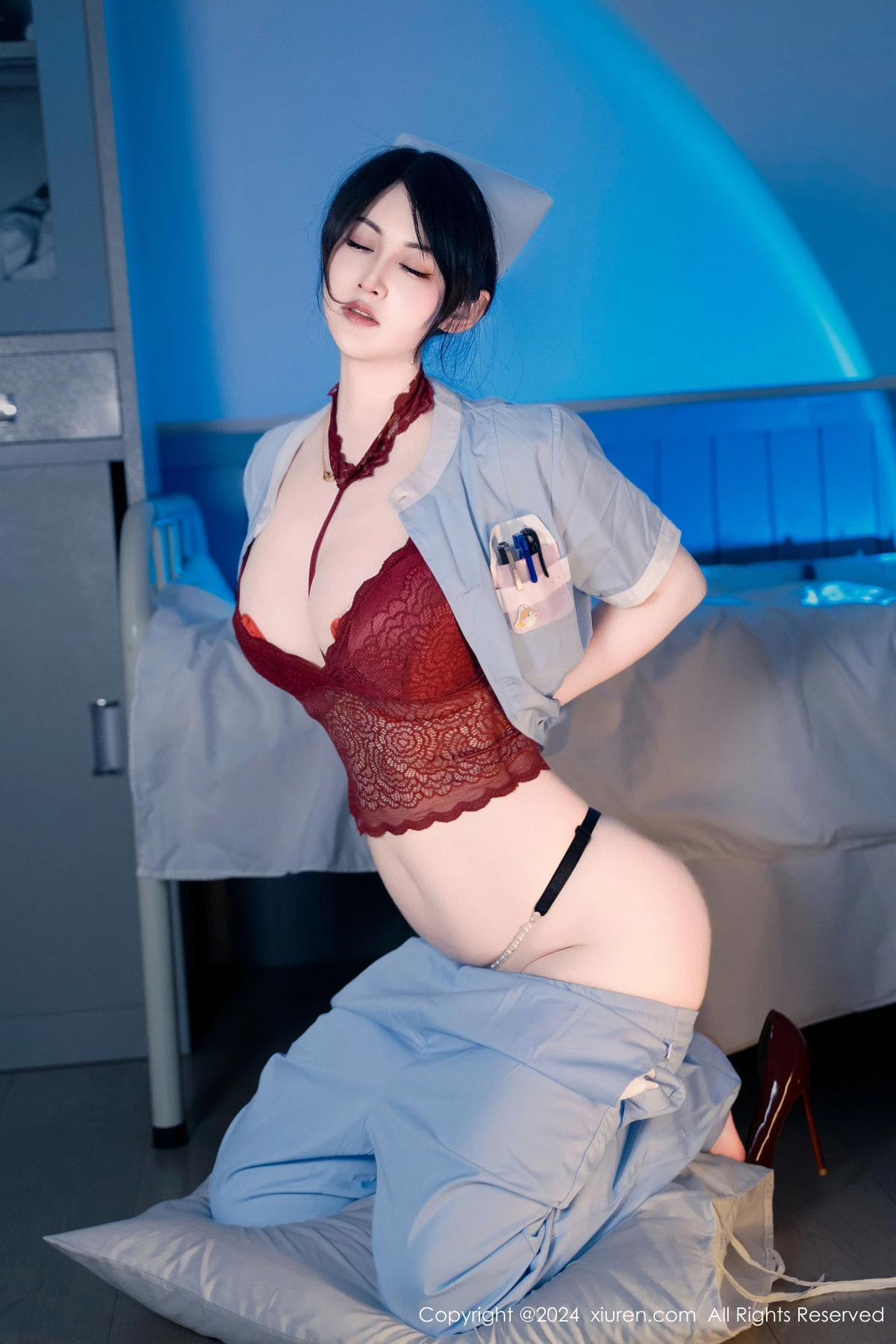 [[XiuRen秀人网]秀人网]No.8859_模特诗诗kiki性感灰色护士服露红色蕾丝内衣秀丰满身材诱惑写真114P