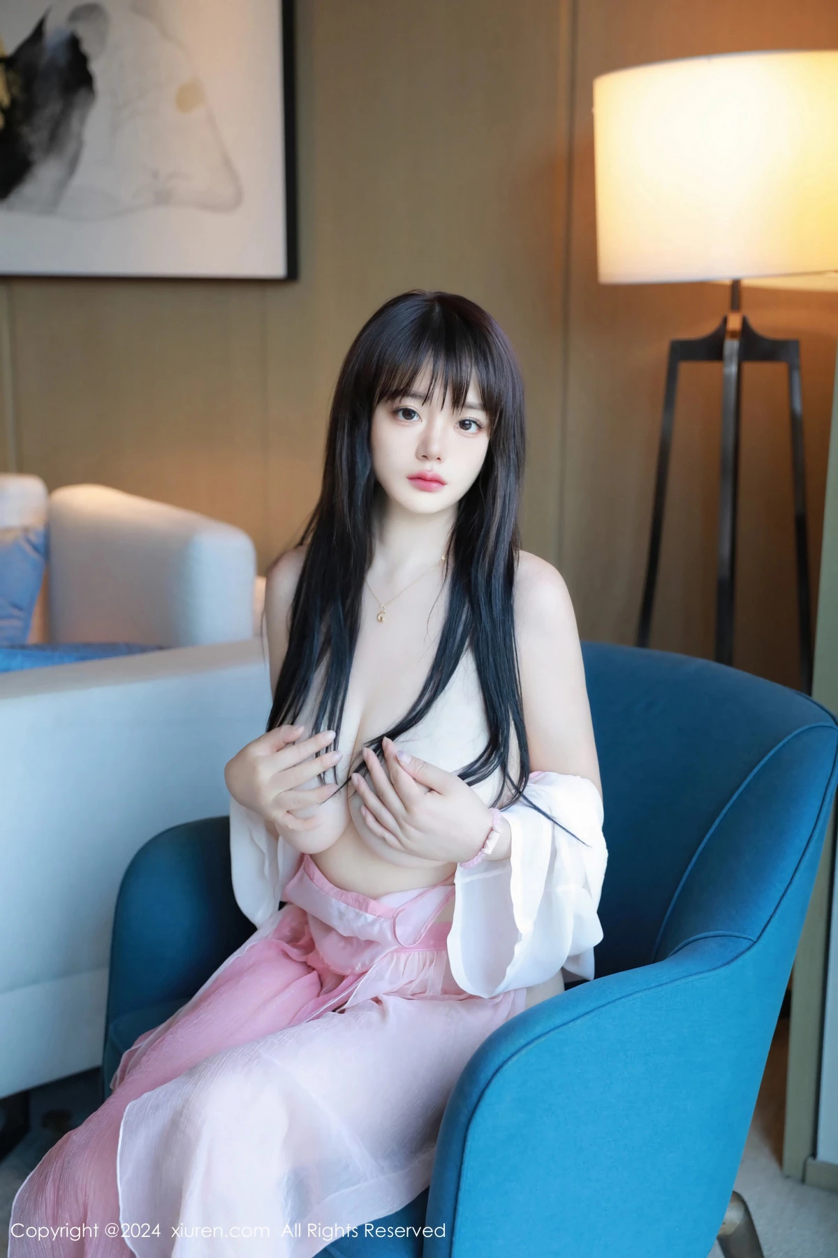 [[XiuRen秀人网]秀人网]No.8724_模特陈柒柒性感粉色轻透布兜配粉色薄纱服饰秀丰满身材诱惑写真86P