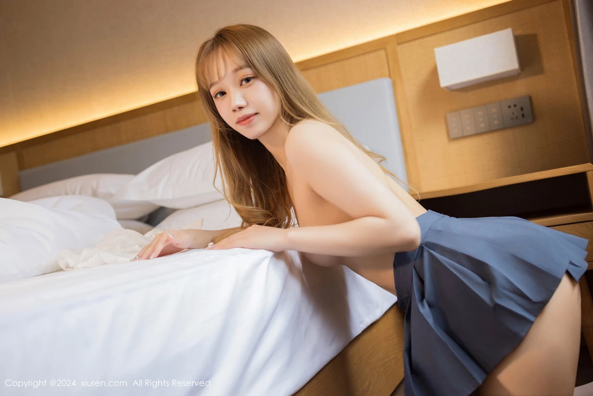 [[XiuRen秀人网]秀人网]No.8722_模特甜白酱性感白上衣配百褶短裙露白丝袜秀白嫩美腿诱惑写真66P