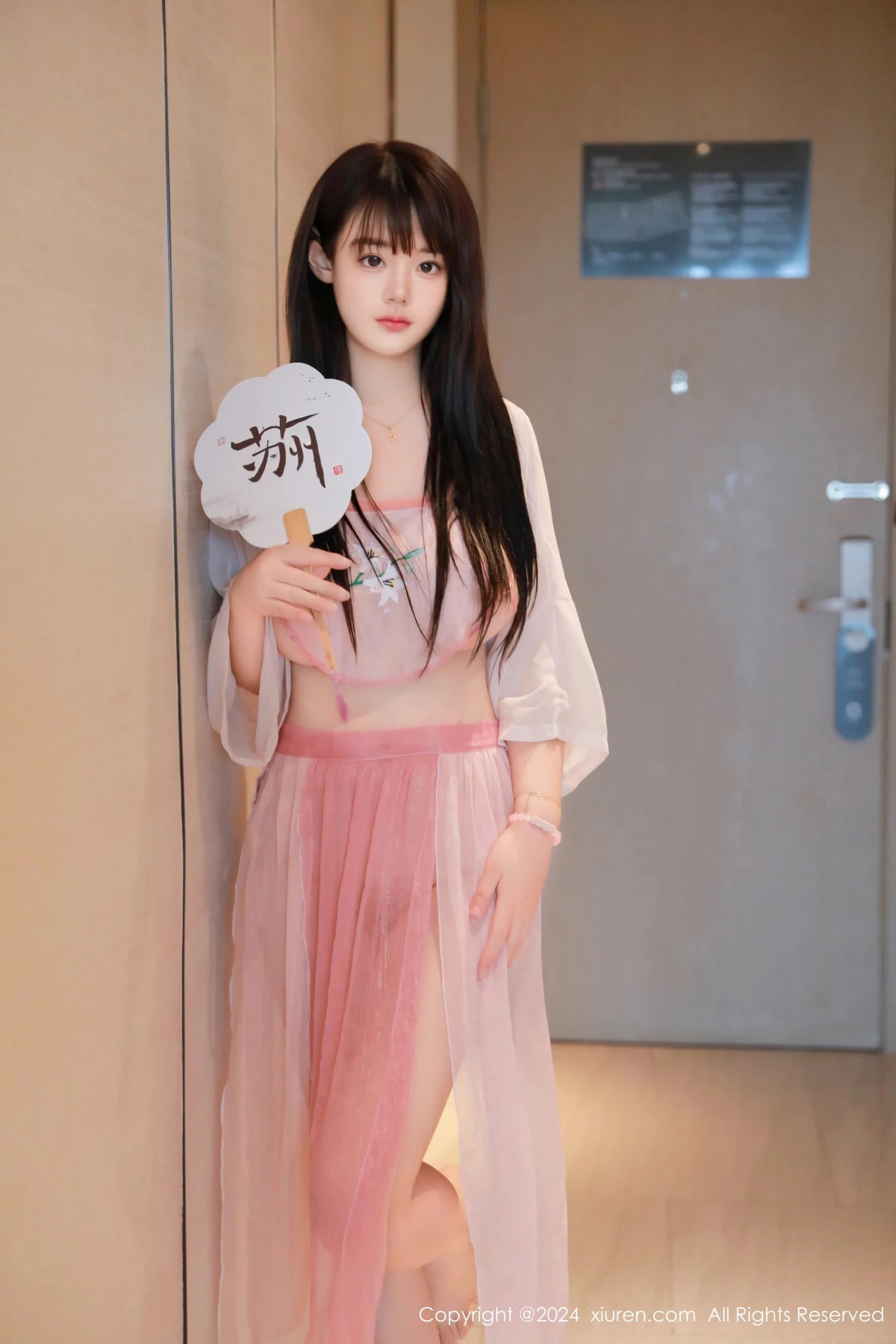 [[XiuRen秀人网]秀人网]No.8724_模特陈柒柒性感粉色轻透布兜配粉色薄纱服饰秀丰满身材诱惑写真86P
