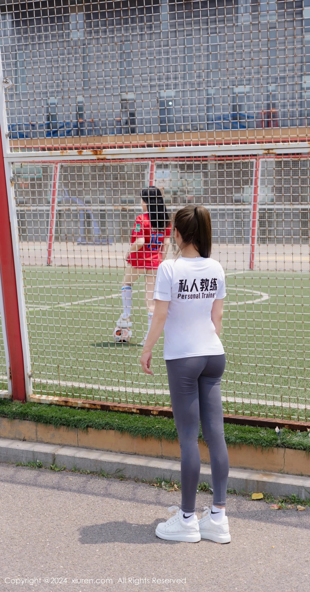 [[XiuRen秀人网]秀人网]No.8733_模特小薯条nienie足球场景性感红色足球服饰秀曼妙身姿诱惑写真87P