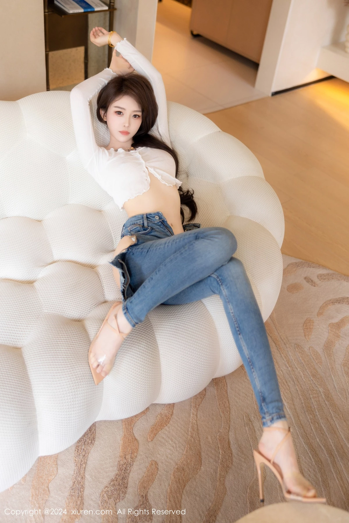 [[XiuRen秀人网]秀人网]No.8740_模特奶瓶私房性感白色T恤配蓝色牛仔裤半脱秀曼妙身姿迷人写真82P