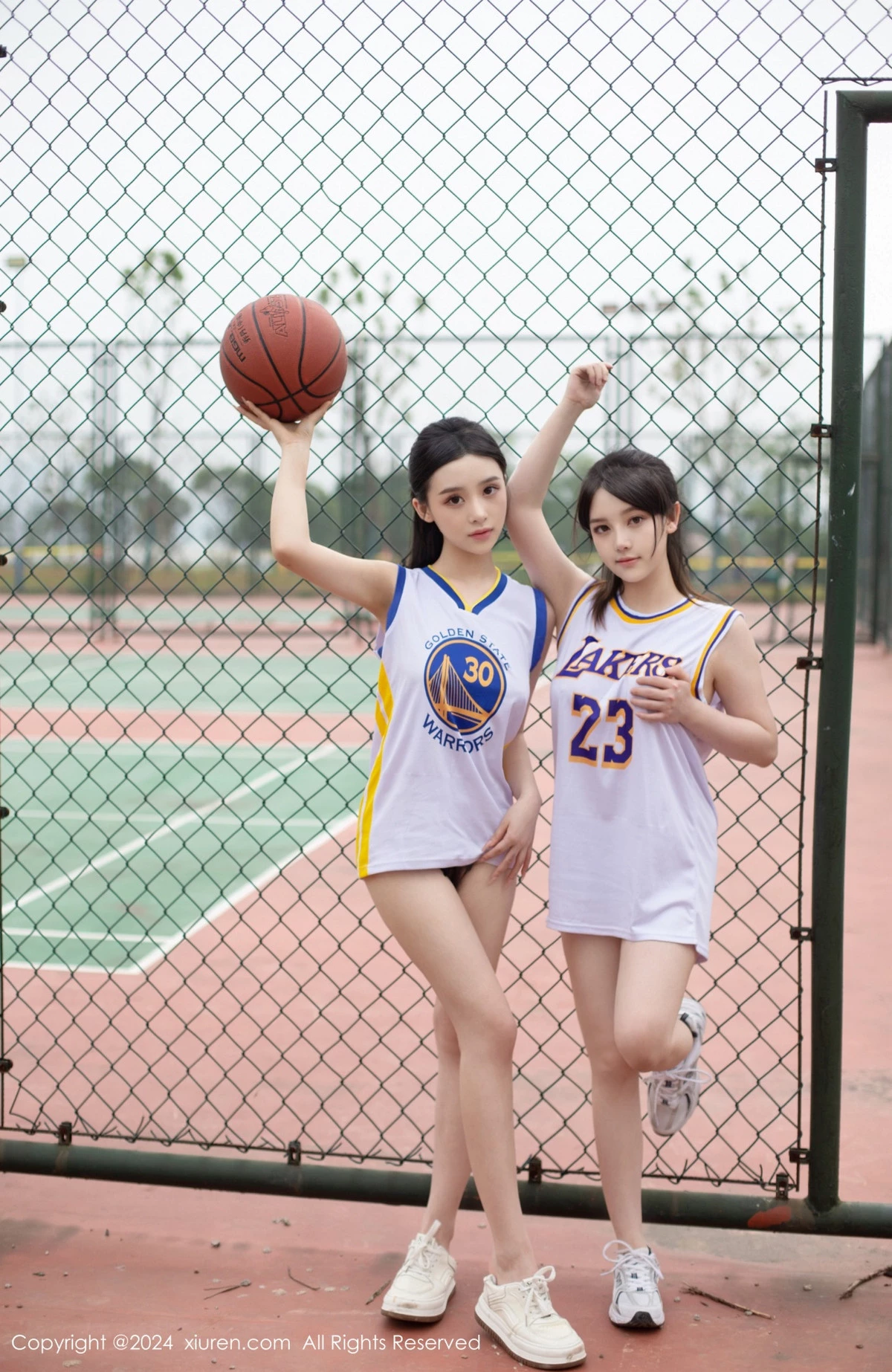 [[XiuRen秀人网]秀人网]No.8744_模特合集女神豆瓣酱蓝球场景互动性感黑色情趣内衣惹火诱惑写真83P