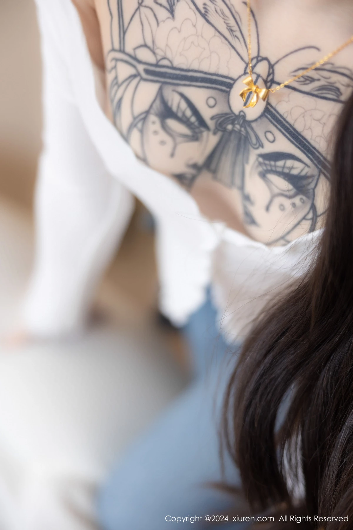 [[XiuRen秀人网]秀人网]No.8740_模特奶瓶私房性感白色T恤配蓝色牛仔裤半脱秀曼妙身姿迷人写真82P