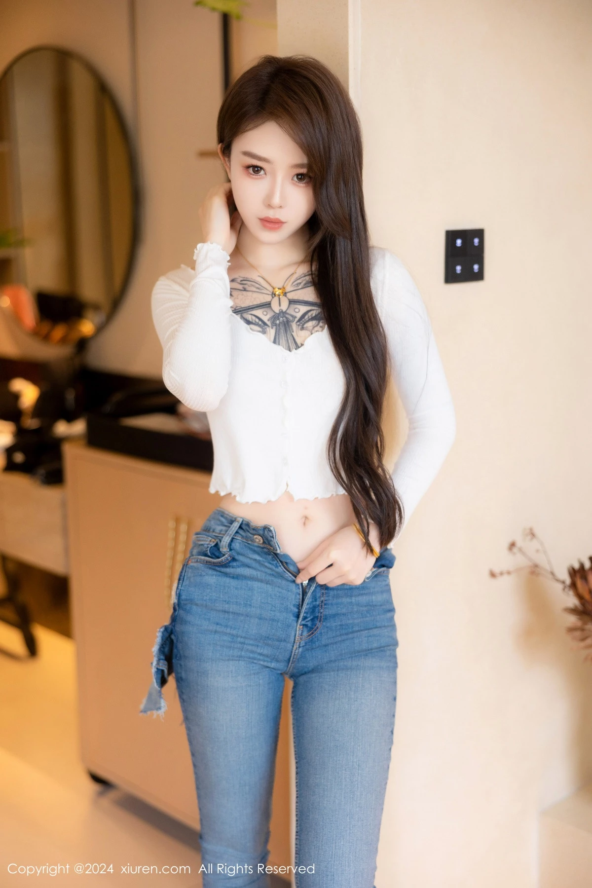 [[XiuRen秀人网]秀人网]No.8740_模特奶瓶私房性感白色T恤配蓝色牛仔裤半脱秀曼妙身姿迷人写真82P