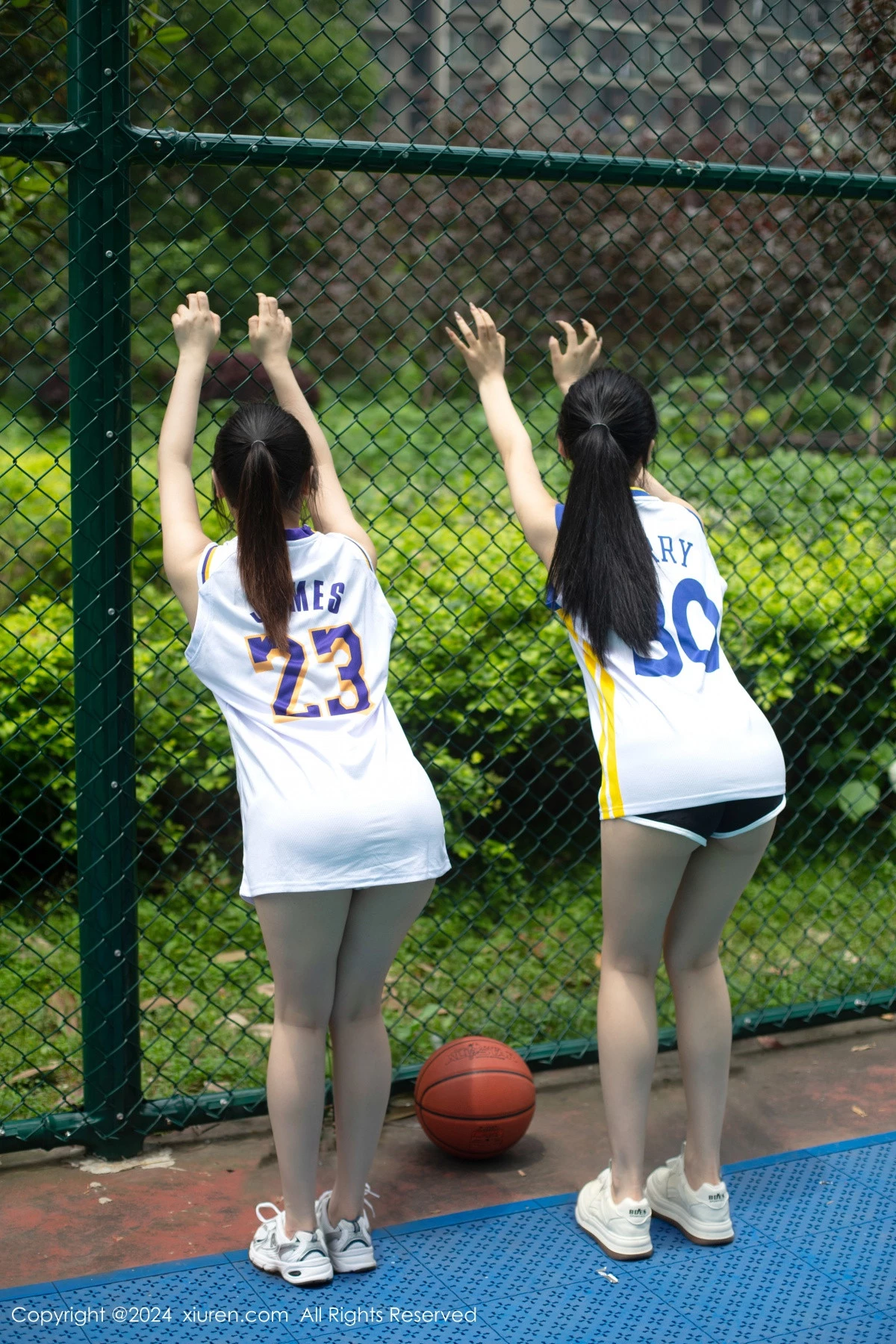 [[XiuRen秀人网]秀人网]No.8744_模特合集女神豆瓣酱蓝球场景互动性感黑色情趣内衣惹火诱惑写真83P