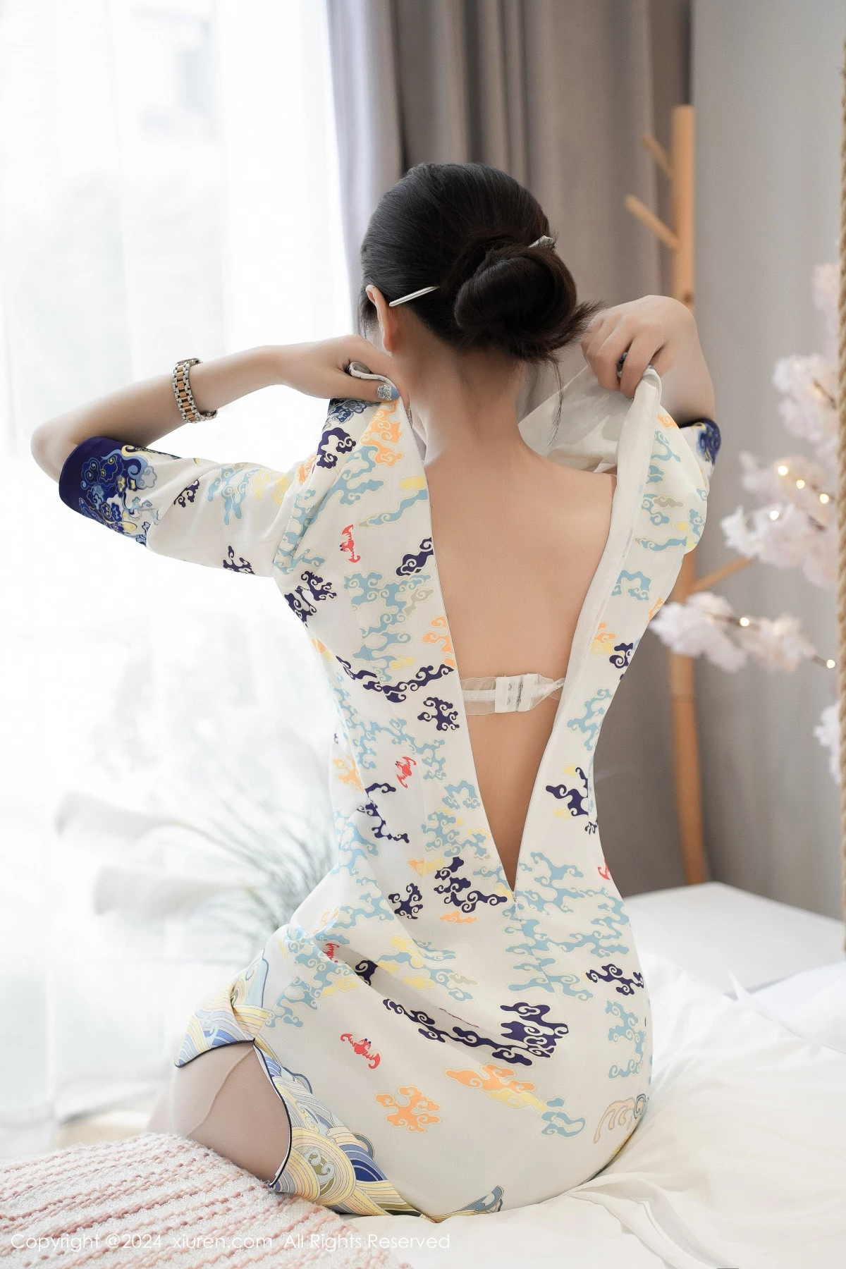 [[XiuRen秀人网]秀人网]No.8745_模特Erikaki性感空姐制服配开档肉丝露情趣内衣秀火辣身材诱惑写真81P