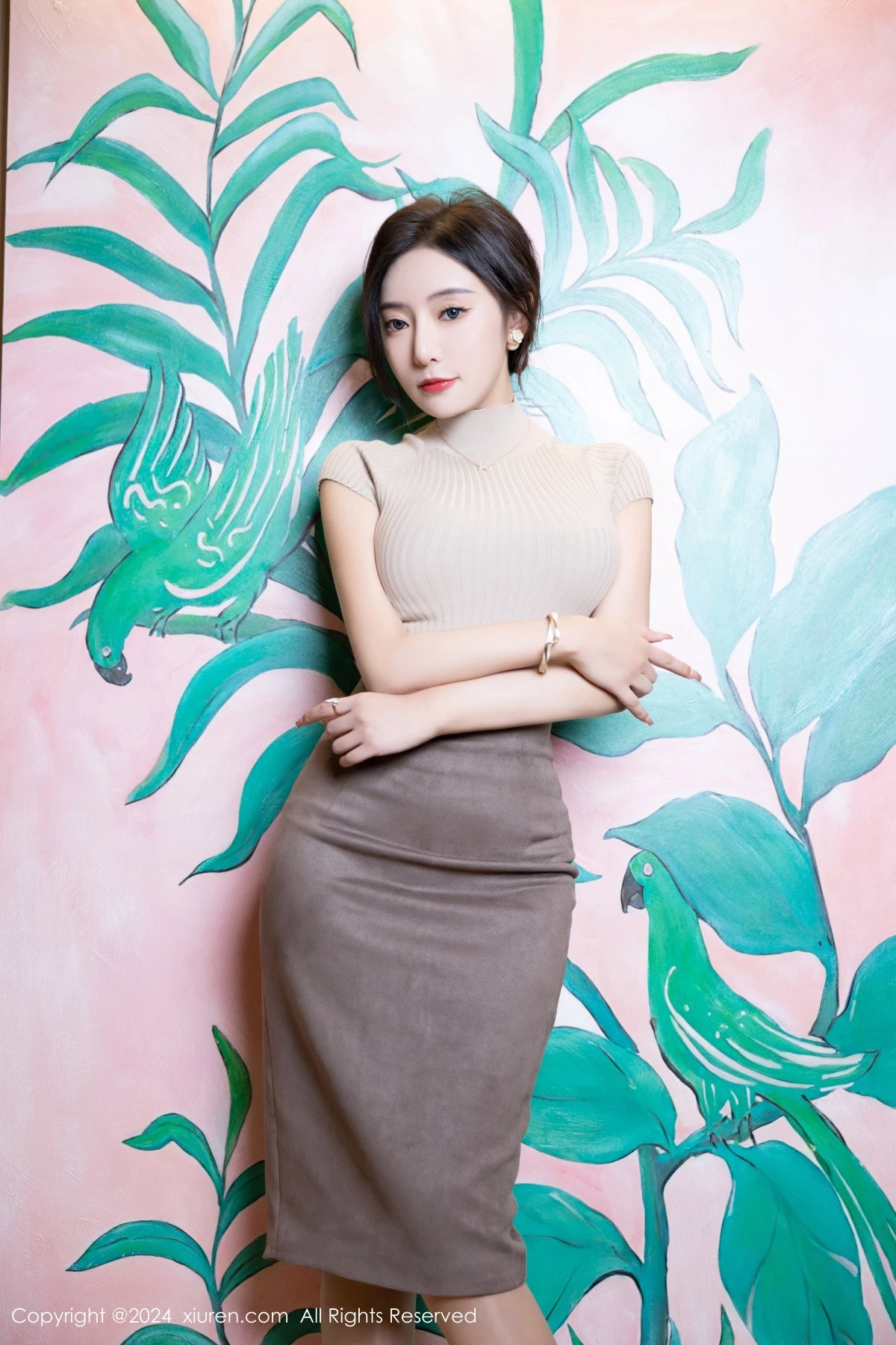 [[XiuRen秀人网]秀人网]No.8741_女神王馨瑶yanni浅色上衣配短裙露闪亮肉丝秀丰满身姿诱惑写真80P