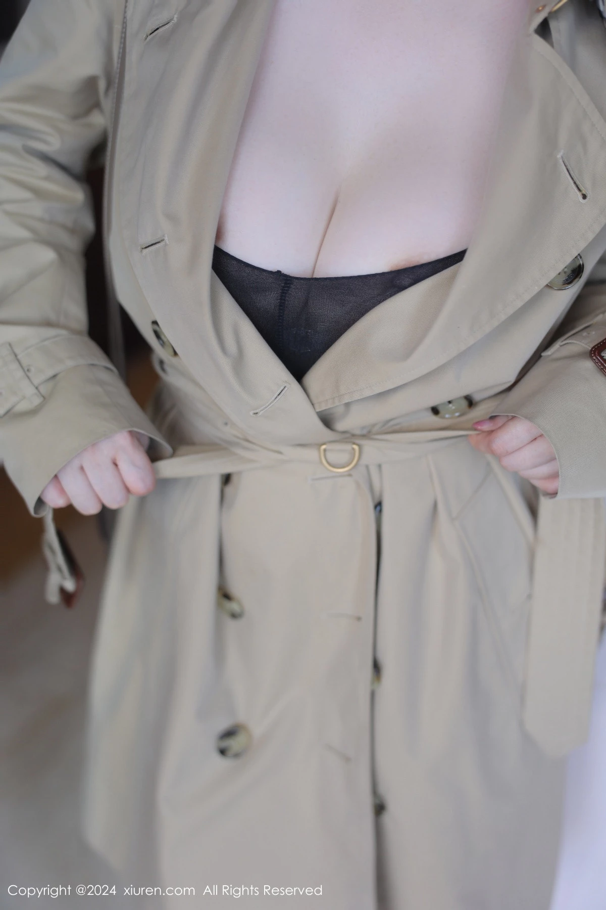 [[XiuRen秀人网]秀人网]No.8747_模特白茹雪浅色风衣露性感黑色情趣内衣秀丰腴身姿惹火诱惑写真84P