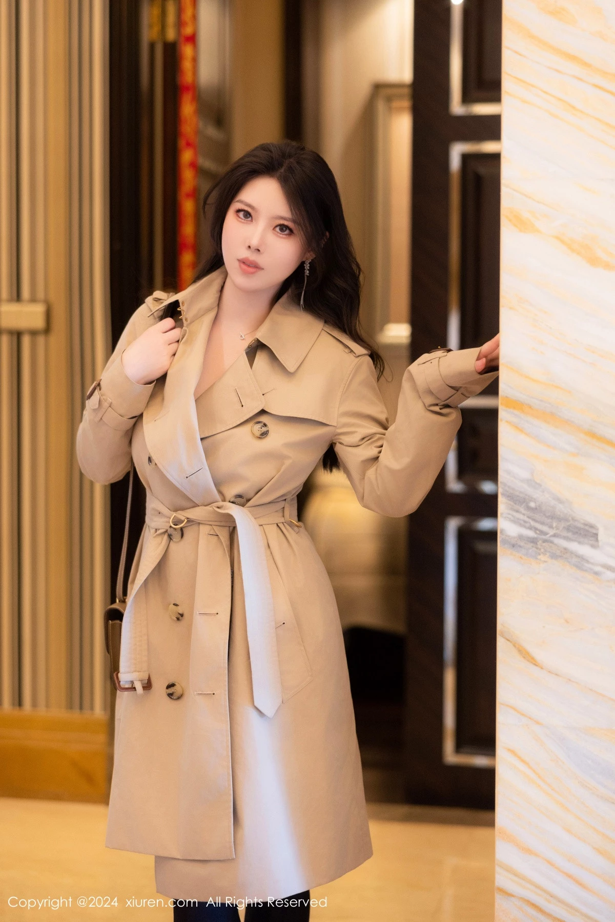 [[XiuRen秀人网]秀人网]No.8747_模特白茹雪浅色风衣露性感黑色情趣内衣秀丰腴身姿惹火诱惑写真84P