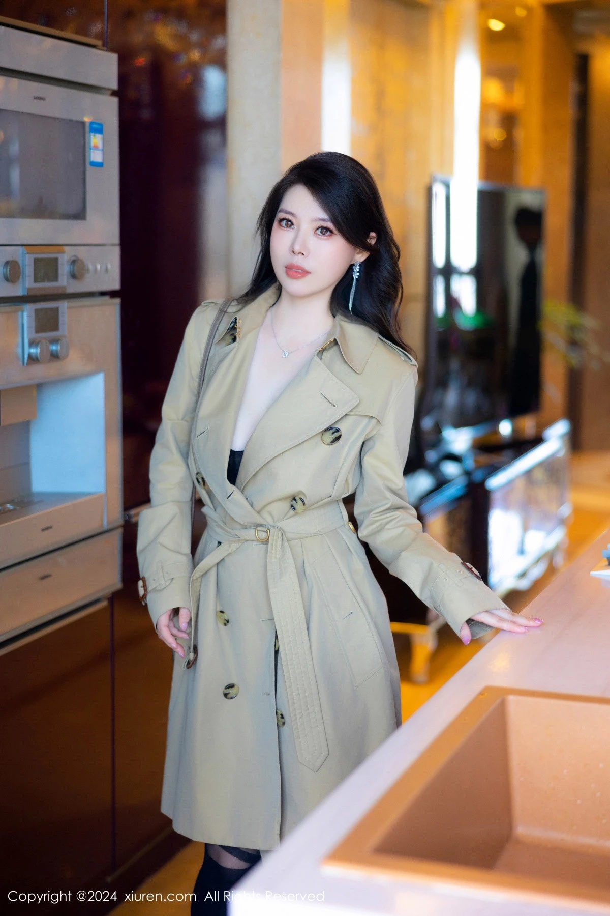 [[XiuRen秀人网]秀人网]No.8747_模特白茹雪浅色风衣露性感黑色情趣内衣秀丰腴身姿惹火诱惑写真84P