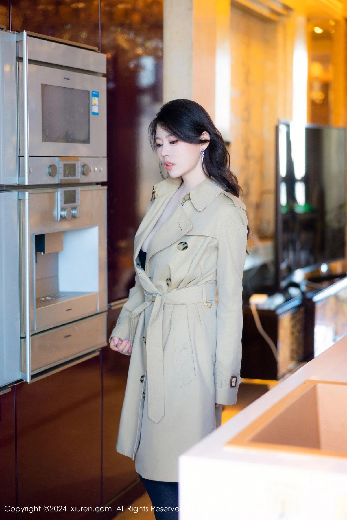 [[XiuRen秀人网]秀人网]No.8747_模特白茹雪浅色风衣露性感黑色情趣内衣秀丰腴身姿惹火诱惑写真84P