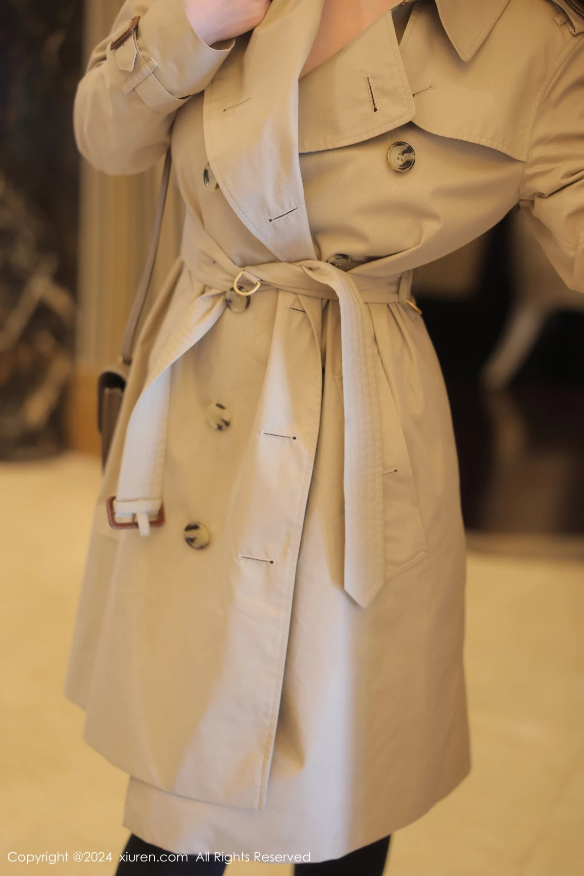 [[XiuRen秀人网]秀人网]No.8747_模特白茹雪浅色风衣露性感黑色情趣内衣秀丰腴身姿惹火诱惑写真84P