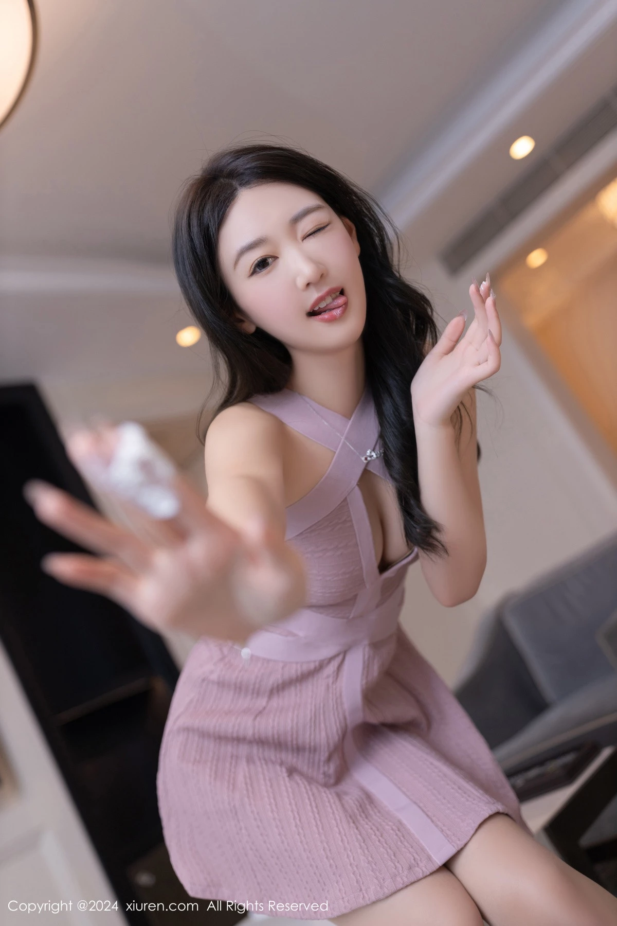 [[XiuRen秀人网]秀人网]No.8748_模特唐安琪性感浅紫色连衣短裙配开档肉丝秀曼妙身姿诱惑写真80P