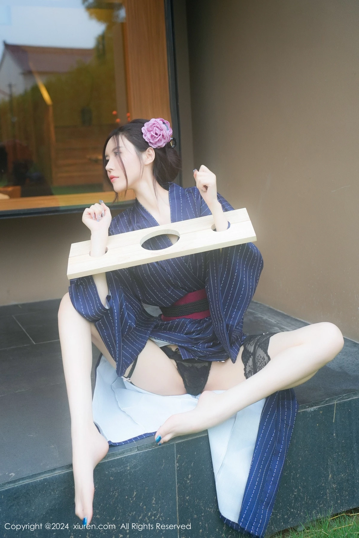 [[XiuRen秀人网]秀人网]No.8928_模特Erikaki户外枷锁主题性感黑色情趣内衣秀白嫩美腿诱惑写真79P