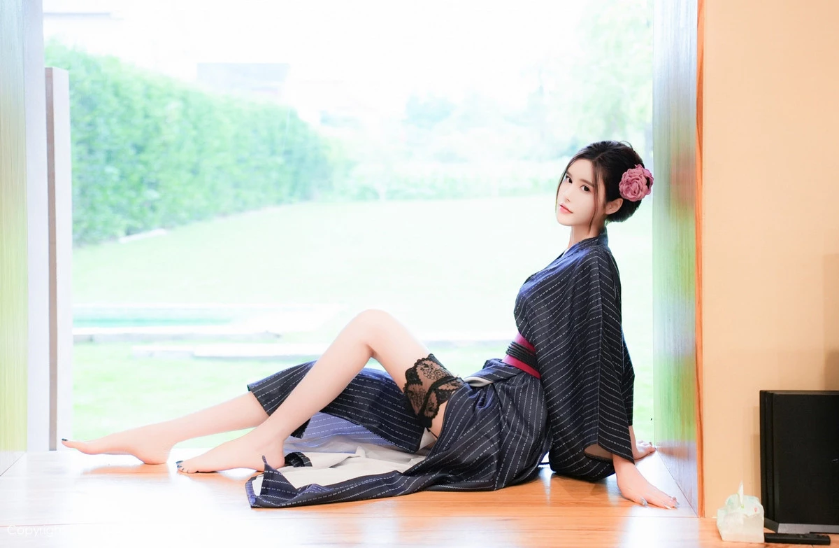 [[XiuRen秀人网]秀人网]No.8928_模特Erikaki户外枷锁主题性感黑色情趣内衣秀白嫩美腿诱惑写真79P