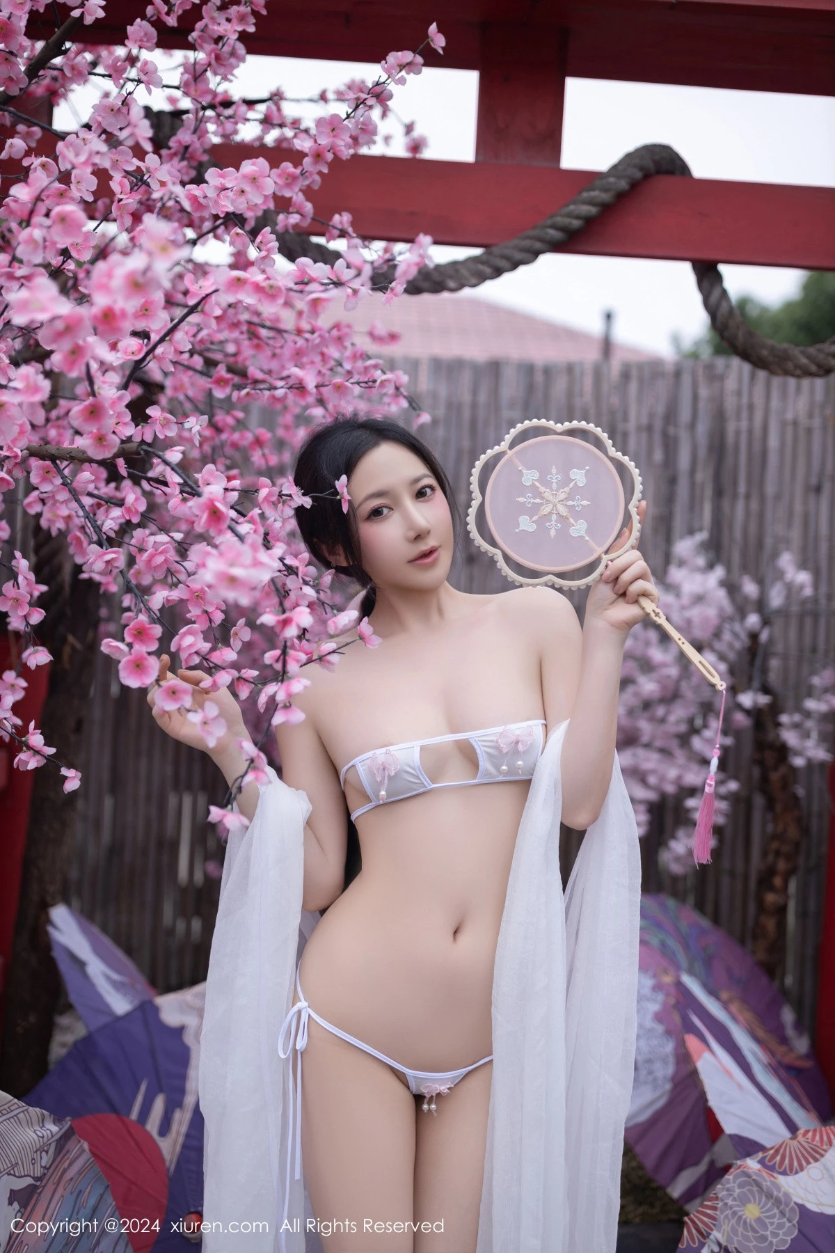 [[XiuRen秀人网]秀人网]No.8927_模特鱼子酱Fish性感白色轻透连衣裙露白色情趣内衣迷人诱惑写真80P