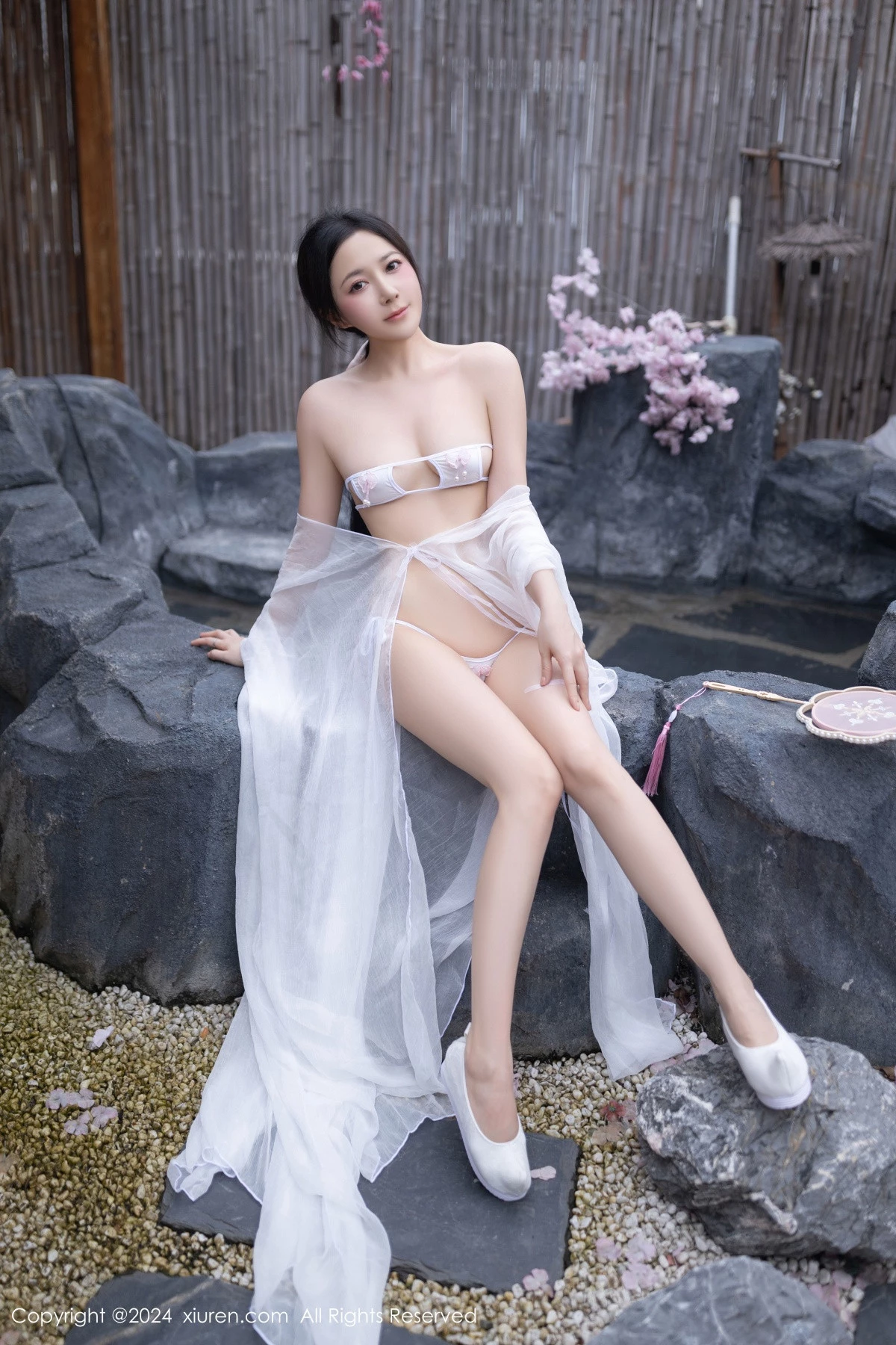 [[XiuRen秀人网]秀人网]No.8927_模特鱼子酱Fish性感白色轻透连衣裙露白色情趣内衣迷人诱惑写真80P