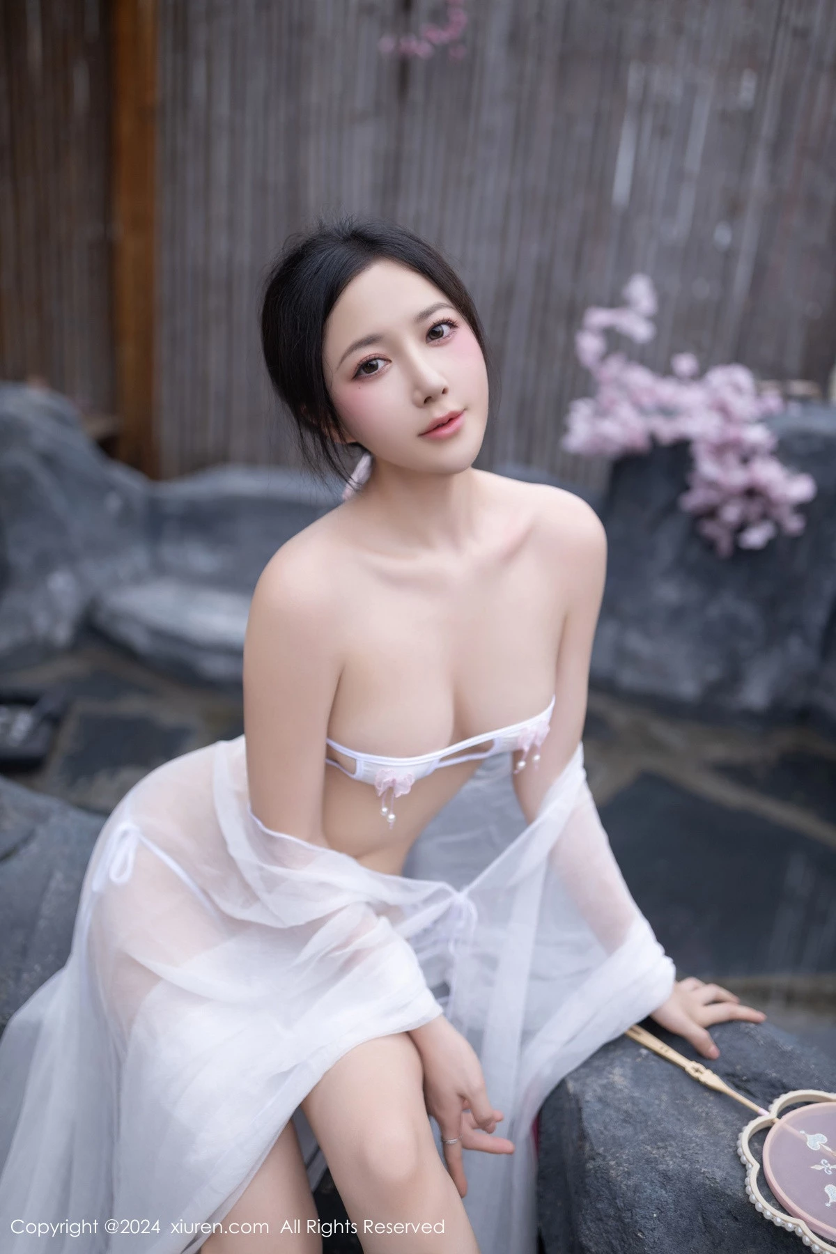 [[XiuRen秀人网]秀人网]No.8927_模特鱼子酱Fish性感白色轻透连衣裙露白色情趣内衣迷人诱惑写真80P