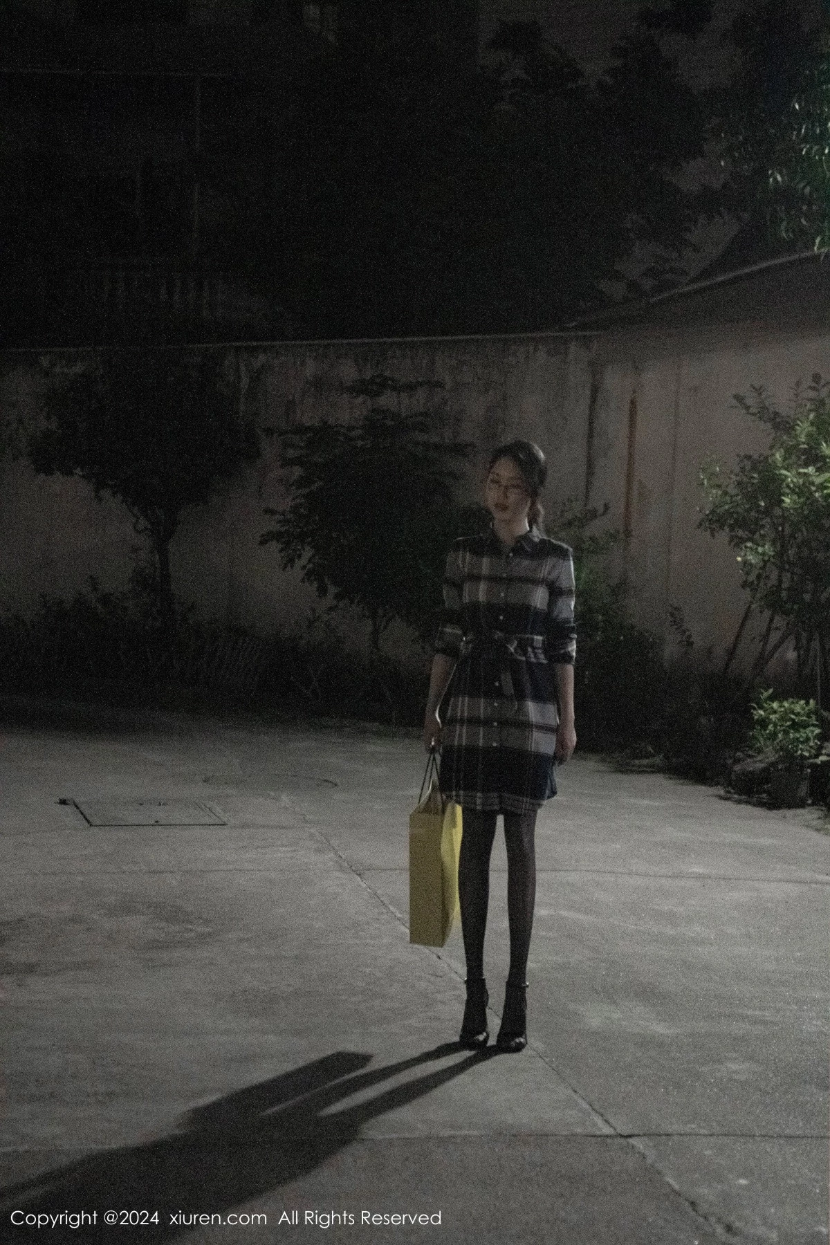 [[XiuRen秀人网]秀人网]No.8924_模特利世连衣短裙露黑色情趣内衣配超薄黑丝秀曼妙身姿诱惑写真84P