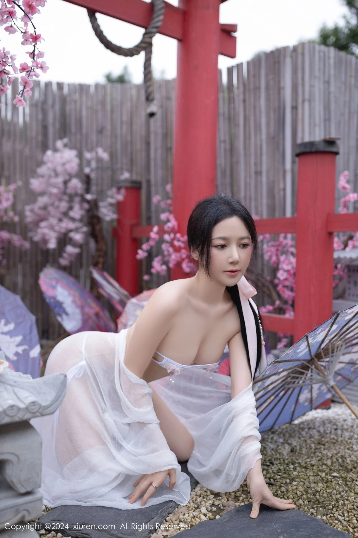 [[XiuRen秀人网]秀人网]No.8927_模特鱼子酱Fish性感白色轻透连衣裙露白色情趣内衣迷人诱惑写真80P