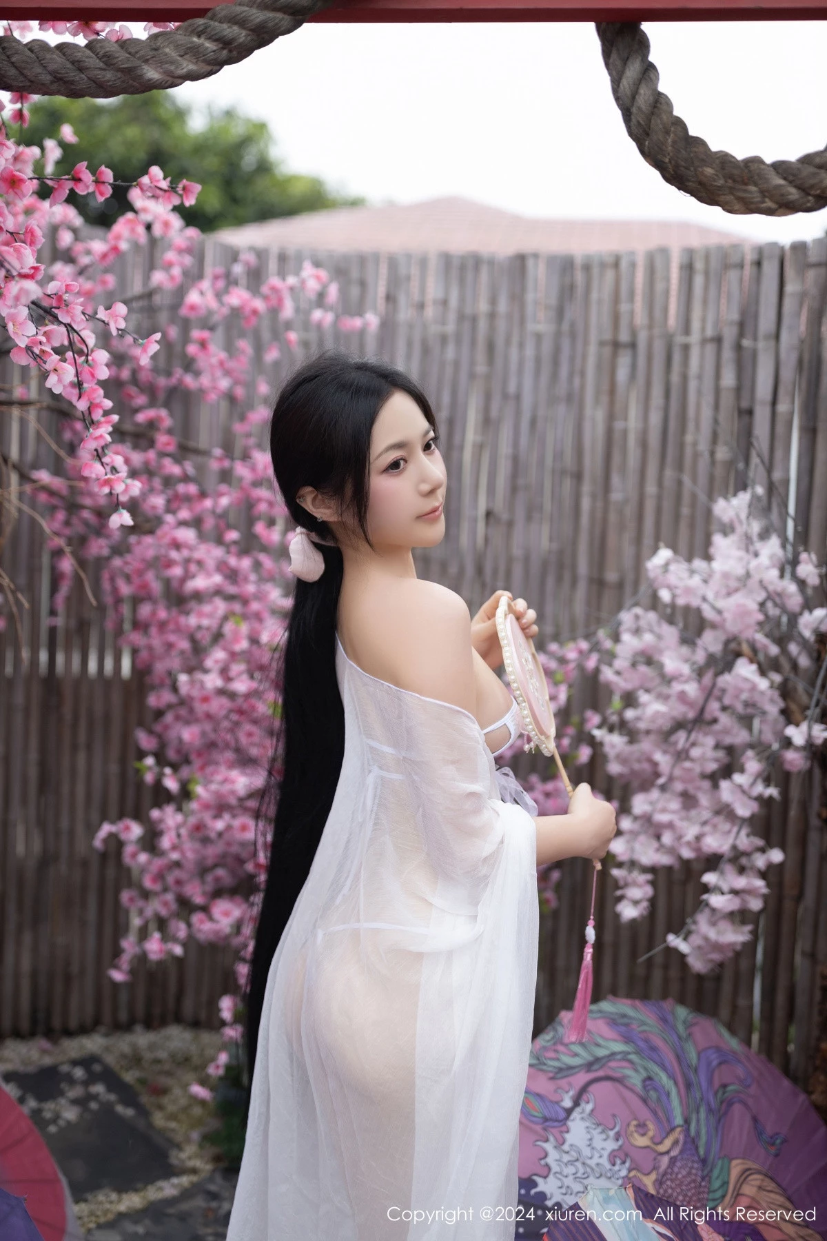 [[XiuRen秀人网]秀人网]No.8927_模特鱼子酱Fish性感白色轻透连衣裙露白色情趣内衣迷人诱惑写真80P