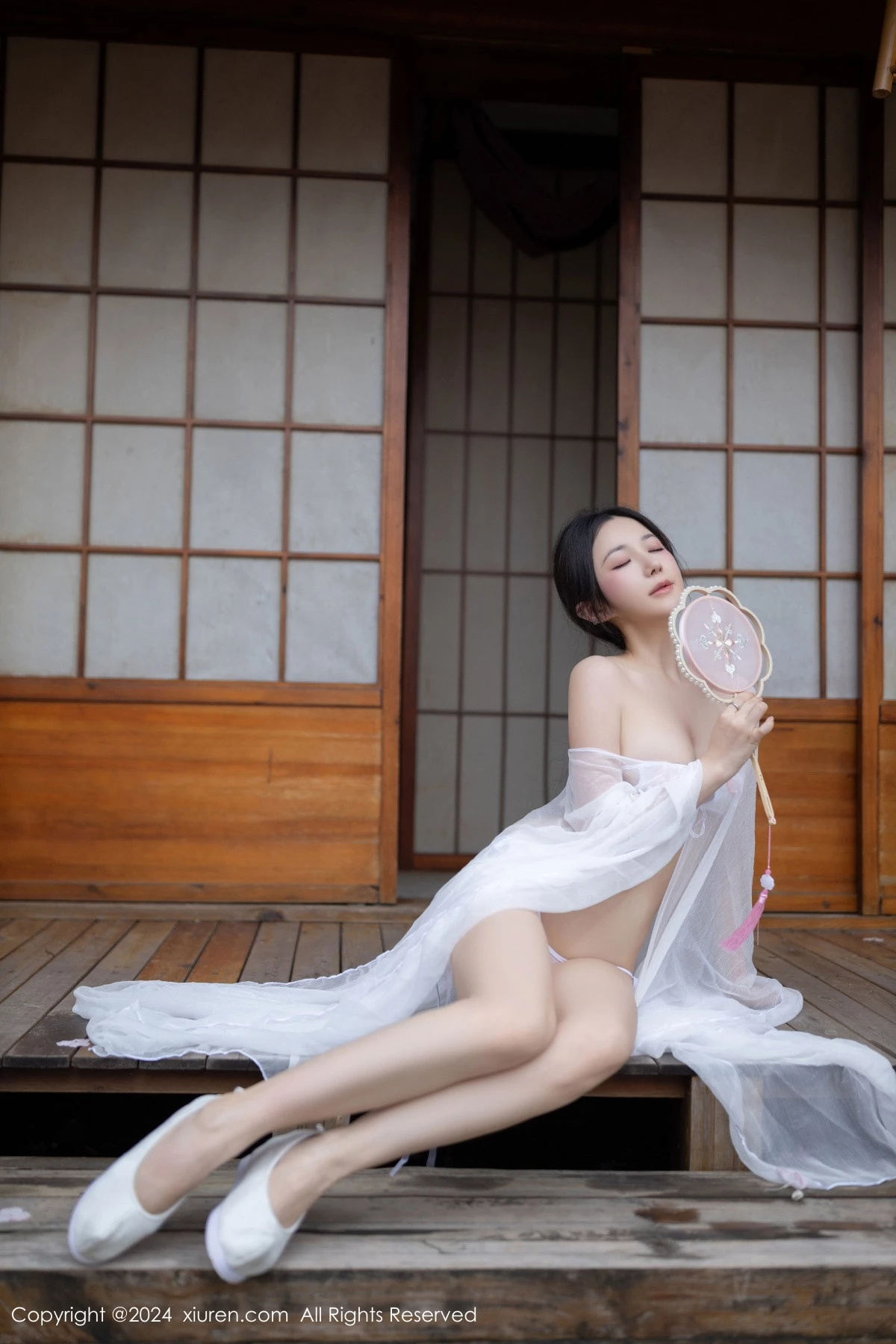 [[XiuRen秀人网]秀人网]No.8927_模特鱼子酱Fish性感白色轻透连衣裙露白色情趣内衣迷人诱惑写真80P