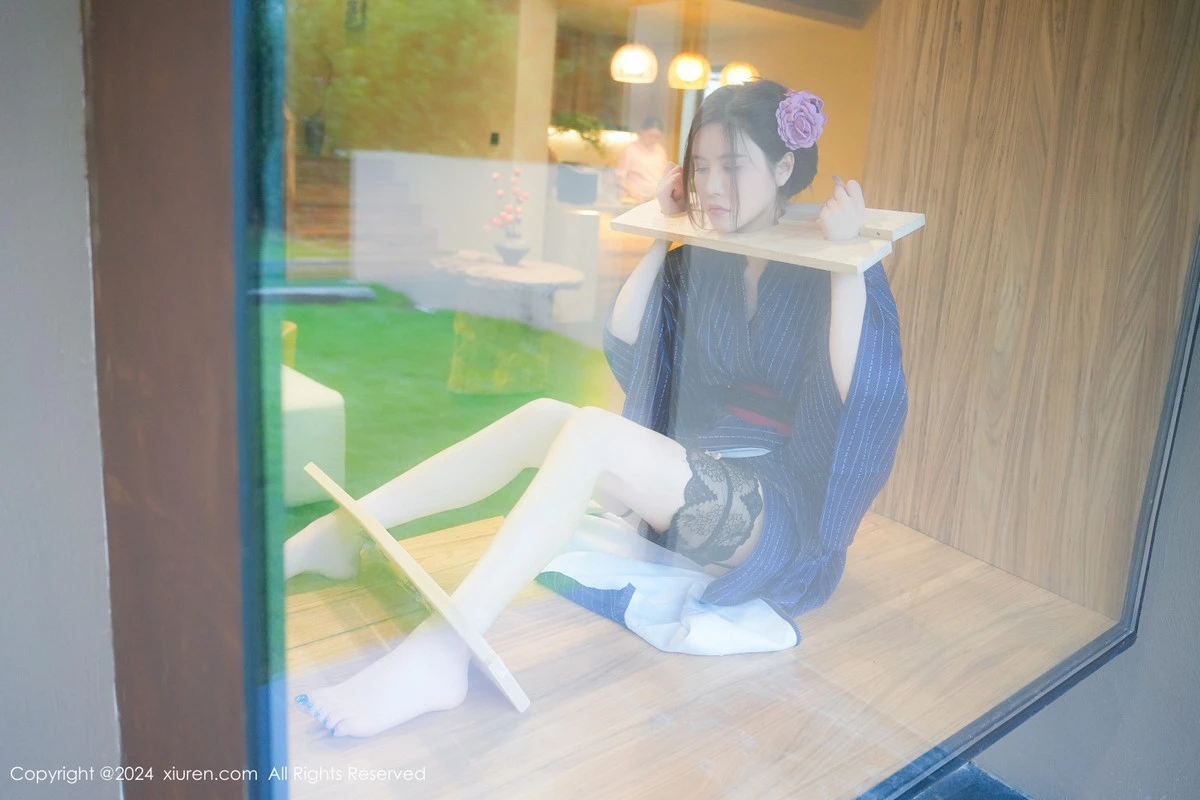 [[XiuRen秀人网]秀人网]No.8928_模特Erikaki户外枷锁主题性感黑色情趣内衣秀白嫩美腿诱惑写真79P