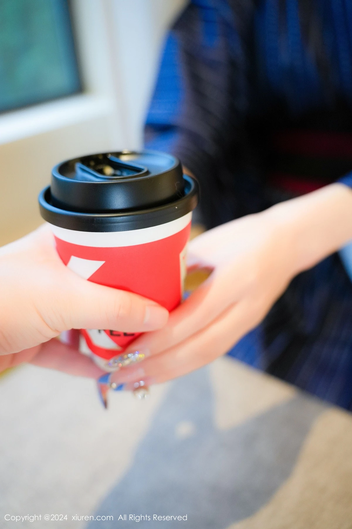 [[XiuRen秀人网]秀人网]No.8928_模特Erikaki户外枷锁主题性感黑色情趣内衣秀白嫩美腿诱惑写真79P