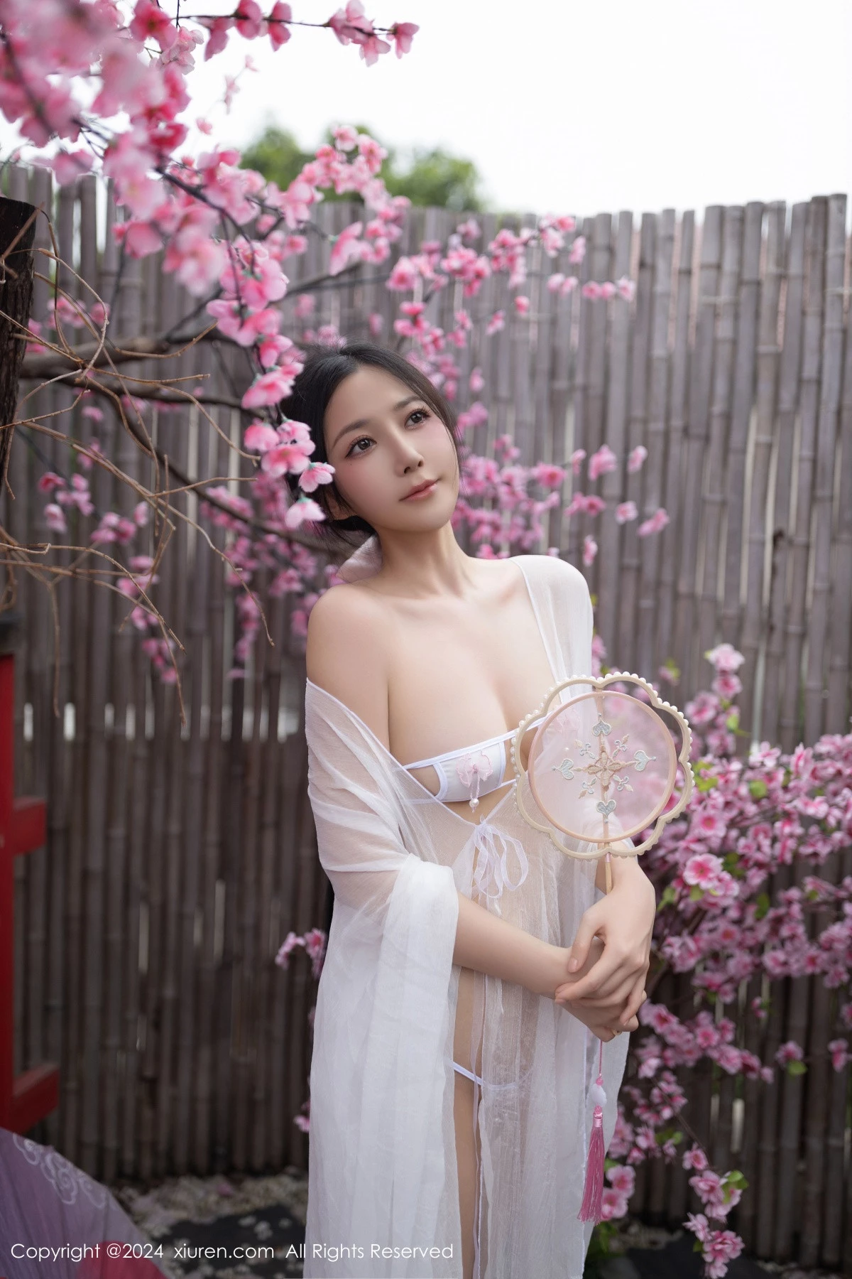 [[XiuRen秀人网]秀人网]No.8927_模特鱼子酱Fish性感白色轻透连衣裙露白色情趣内衣迷人诱惑写真80P