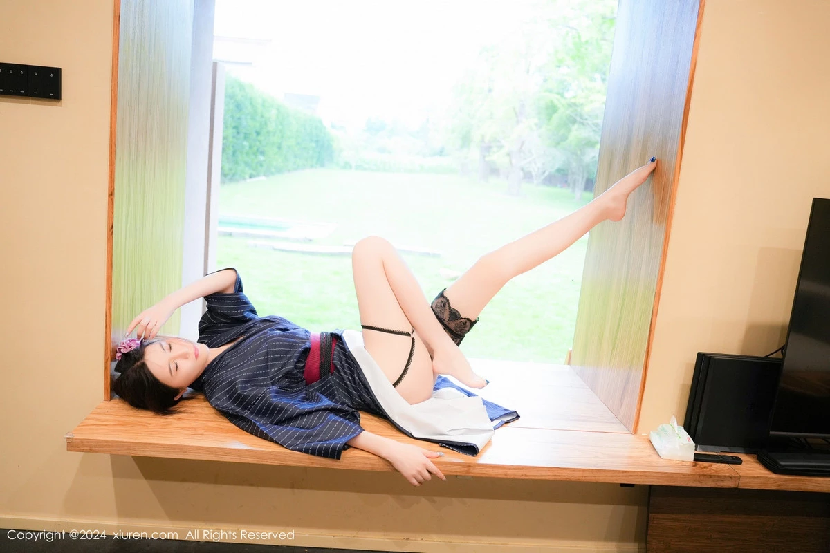 [[XiuRen秀人网]秀人网]No.8928_模特Erikaki户外枷锁主题性感黑色情趣内衣秀白嫩美腿诱惑写真79P