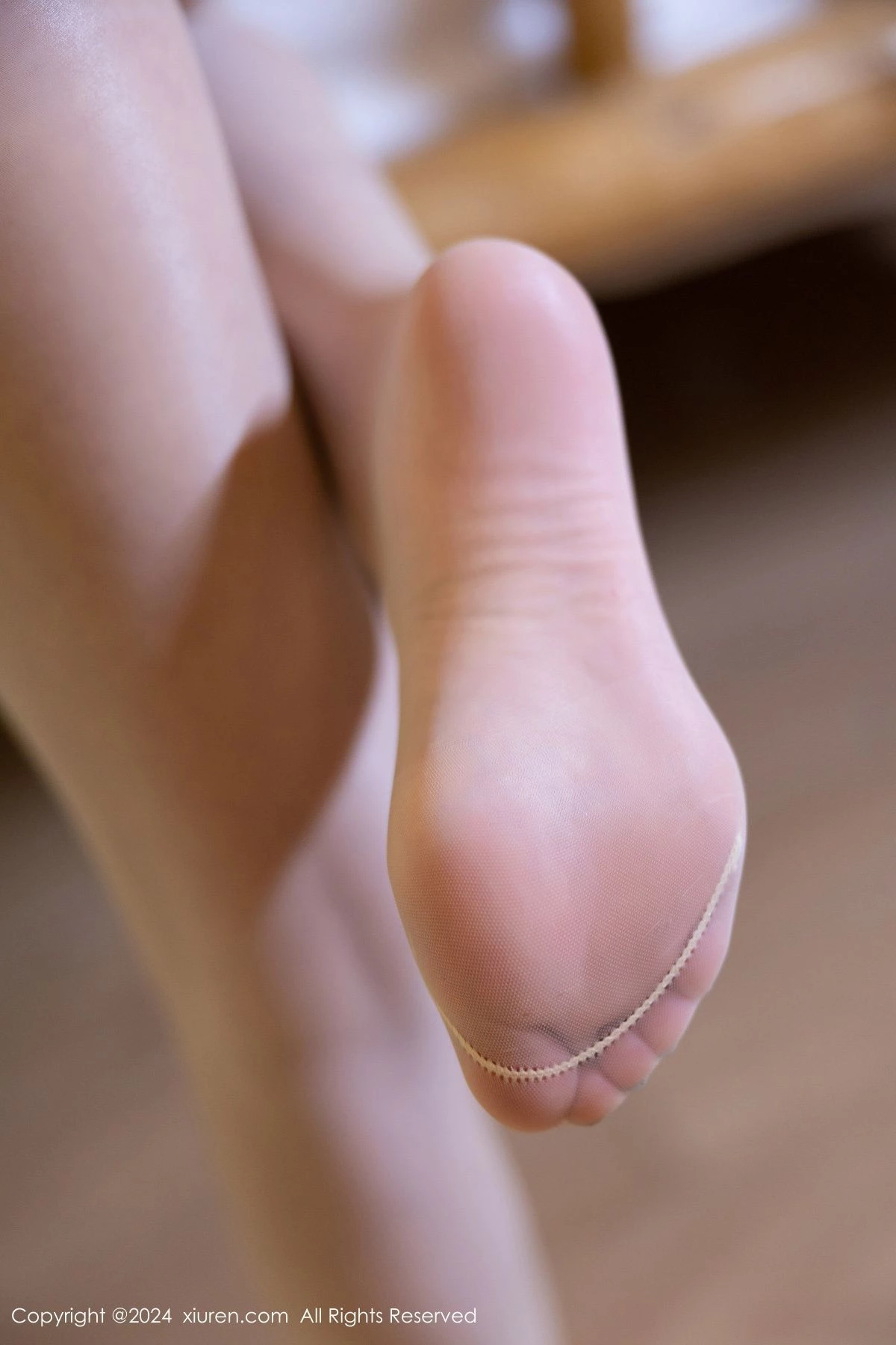 [[XiuRen秀人网]秀人网]No.8926_女神杨晨晨Yome性感浅色连衣裙配开档肉丝秀完美身材诱惑写真80P