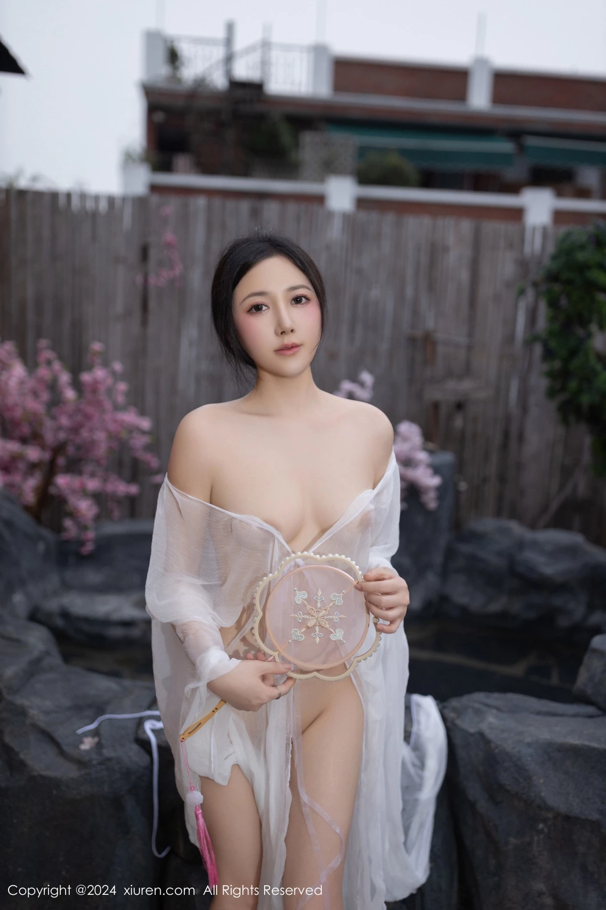 [[XiuRen秀人网]秀人网]No.8927_模特鱼子酱Fish性感白色轻透连衣裙露白色情趣内衣迷人诱惑写真80P