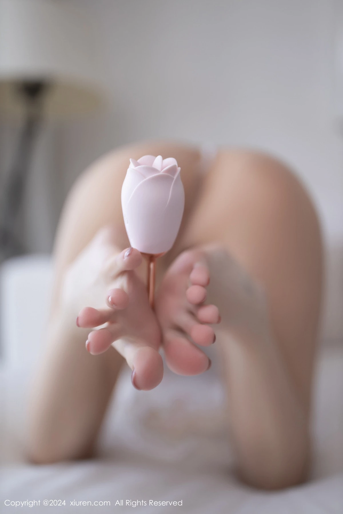 [[XiuRen秀人网]秀人网]No.8925_模特幼幼性感紫色连衣短裙+白色薄透情趣服秀完美身材诱惑写真80P