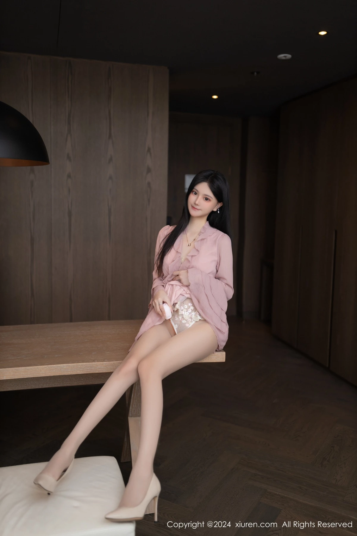 [[XiuRen秀人网]秀人网]No.8925_模特幼幼性感紫色连衣短裙+白色薄透情趣服秀完美身材诱惑写真80P