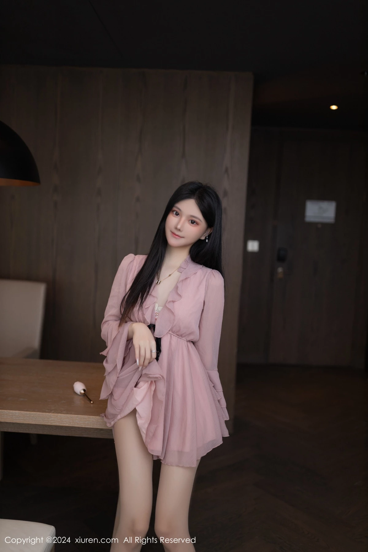 [[XiuRen秀人网]秀人网]No.8925_模特幼幼性感紫色连衣短裙+白色薄透情趣服秀完美身材诱惑写真80P
