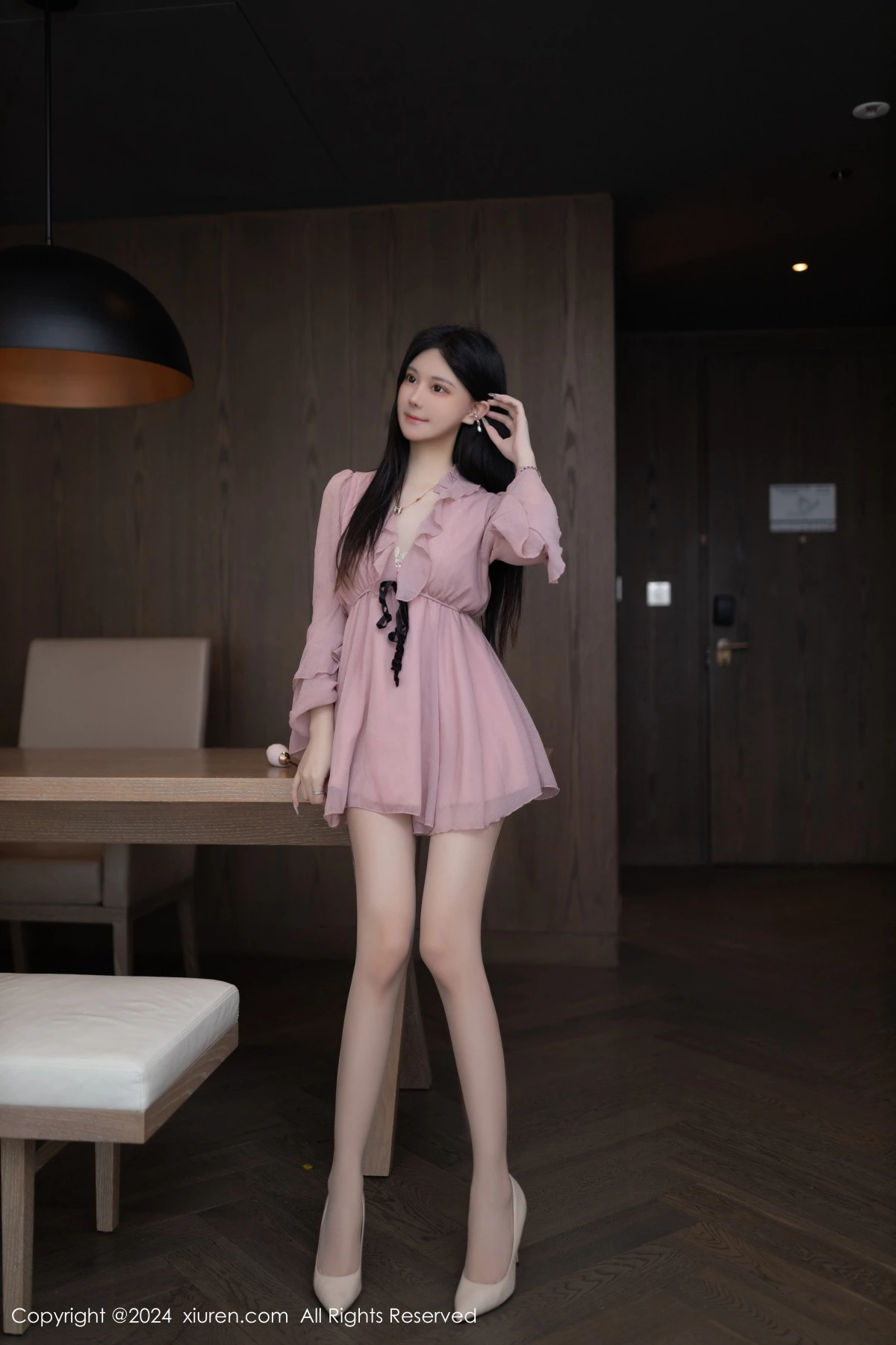 [[XiuRen秀人网]秀人网]No.8925_模特幼幼性感紫色连衣短裙+白色薄透情趣服秀完美身材诱惑写真80P