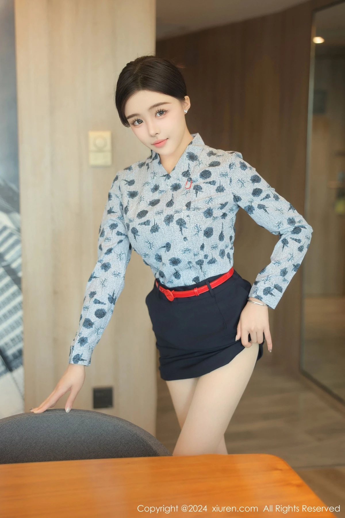 [[XiuRen秀人网]秀人网]No.8919_新人模特袁圆空姐服饰露黑色内衣配原色丝袜秀曼妙身姿诱惑写真84P