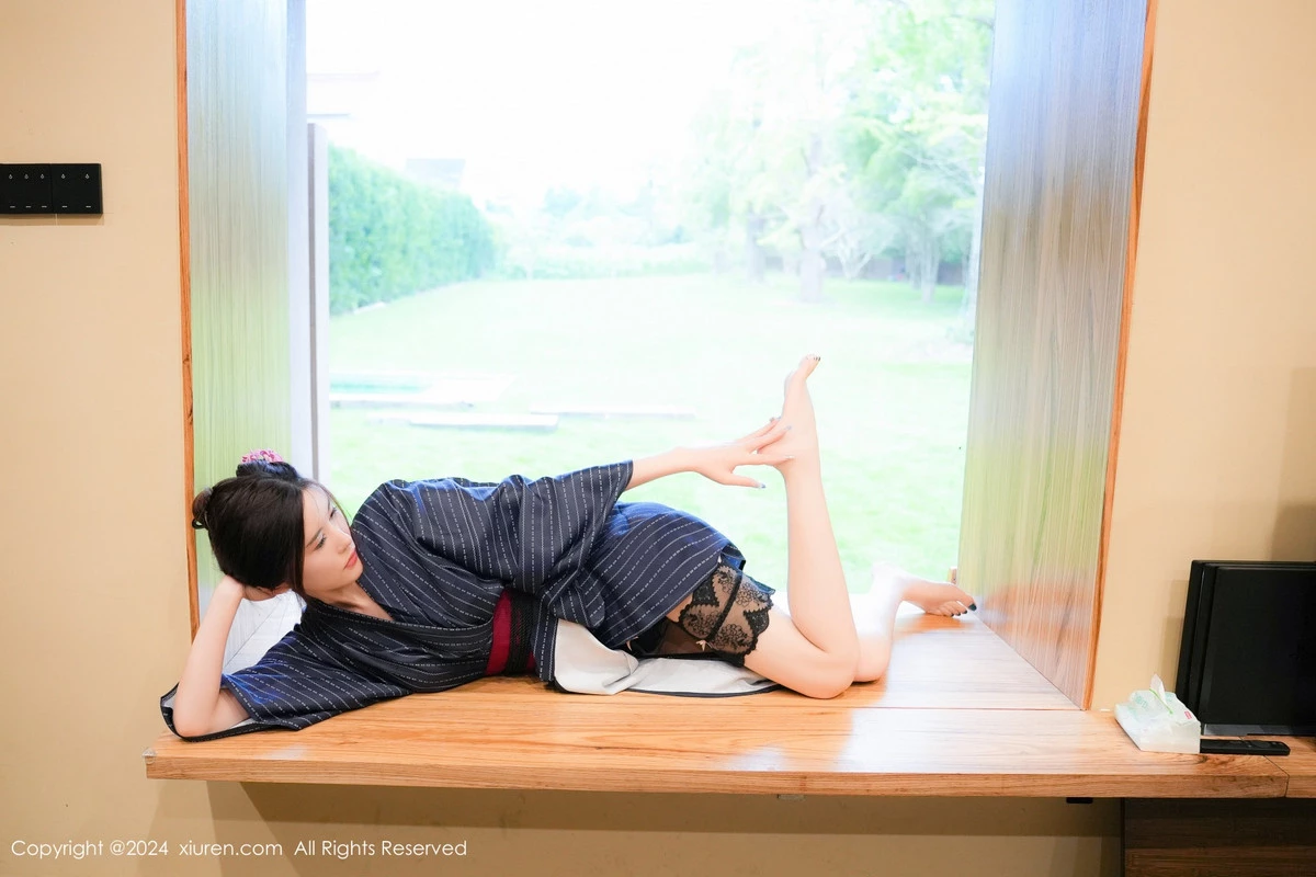 [[XiuRen秀人网]秀人网]No.8928_模特Erikaki户外枷锁主题性感黑色情趣内衣秀白嫩美腿诱惑写真79P