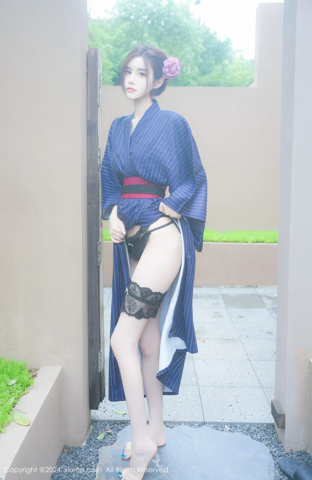 [[XiuRen秀人网]秀人网]No.8928_模特Erikaki户外枷锁主题性感黑色情趣内衣秀白嫩美腿诱惑写真79P