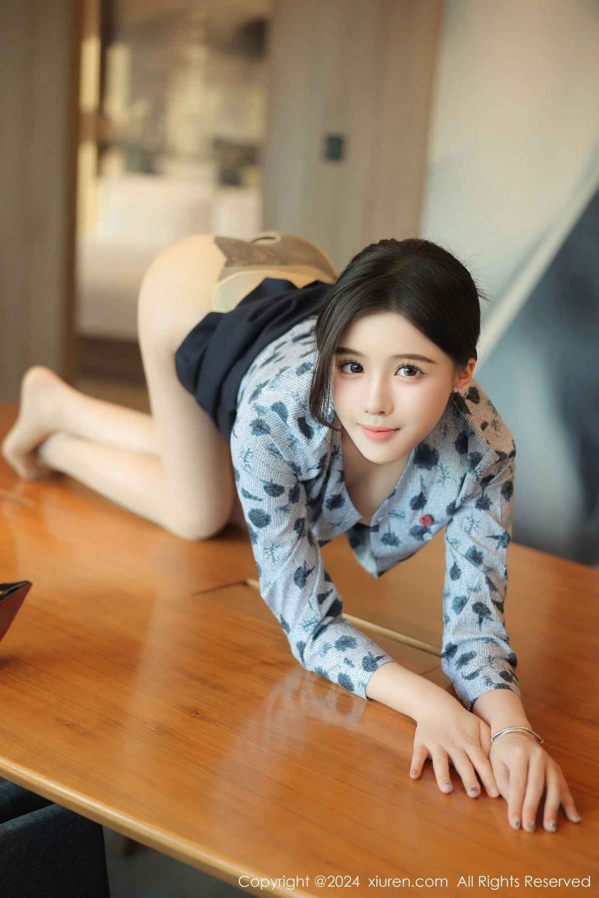 [[XiuRen秀人网]秀人网]No.8919_新人模特袁圆空姐服饰露黑色内衣配原色丝袜秀曼妙身姿诱惑写真84P