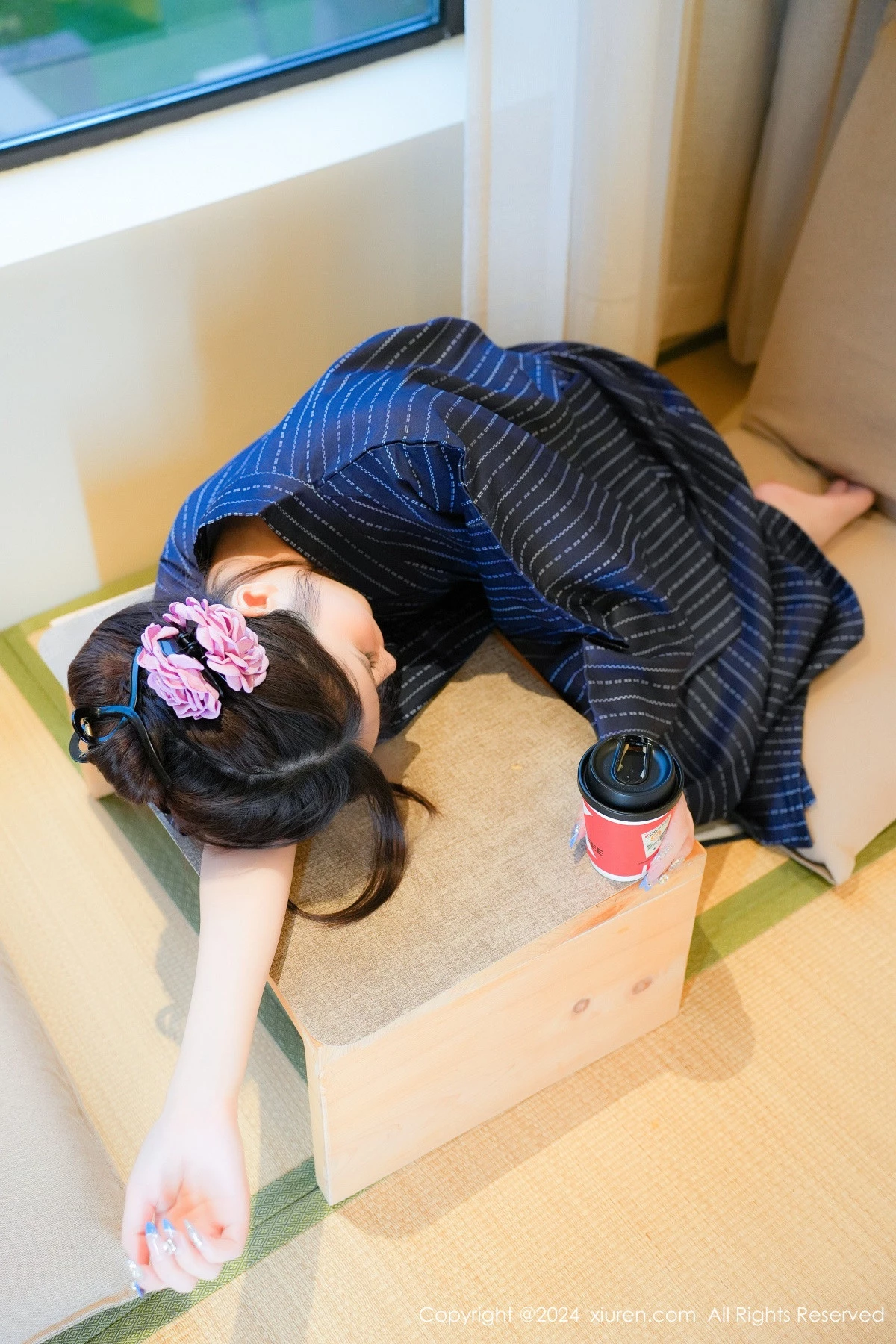 [[XiuRen秀人网]秀人网]No.8928_模特Erikaki户外枷锁主题性感黑色情趣内衣秀白嫩美腿诱惑写真79P