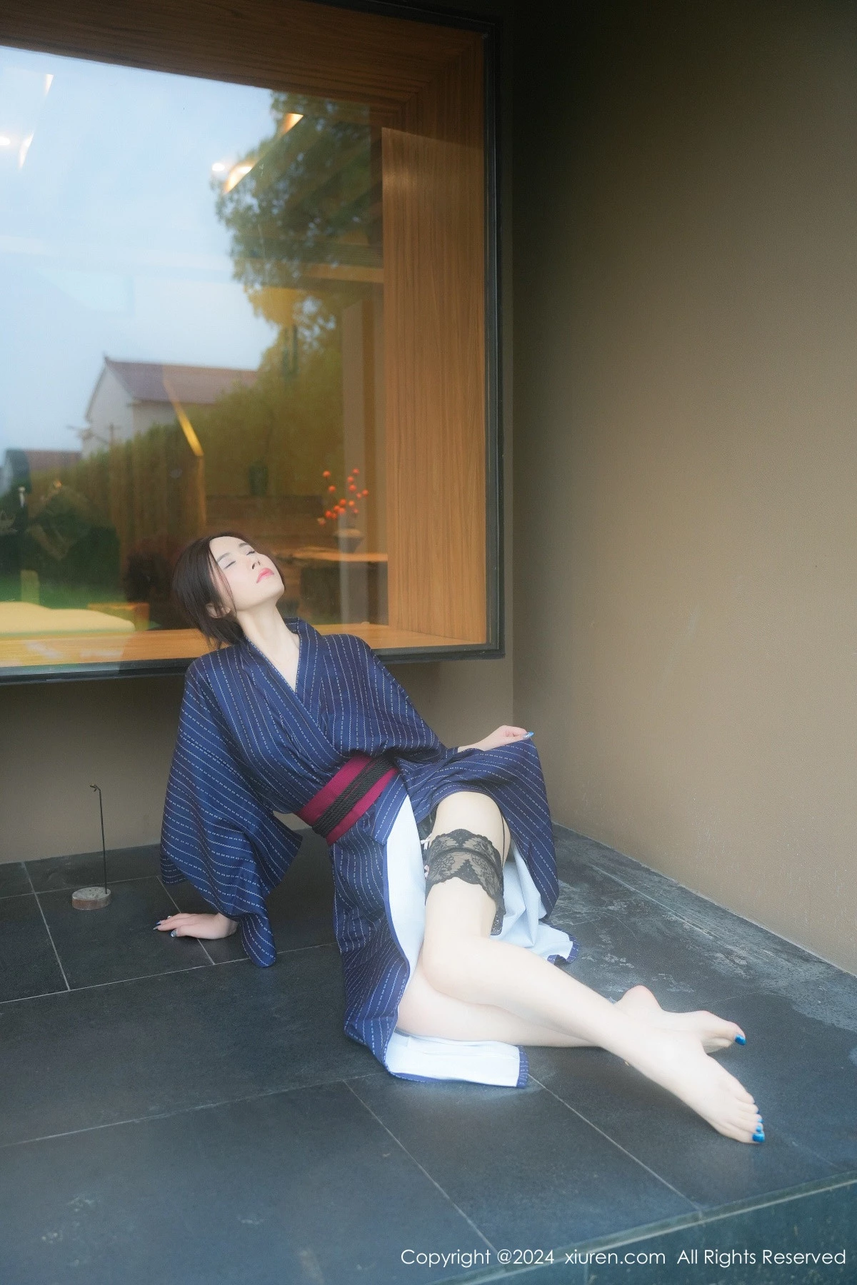 [[XiuRen秀人网]秀人网]No.8928_模特Erikaki户外枷锁主题性感黑色情趣内衣秀白嫩美腿诱惑写真79P